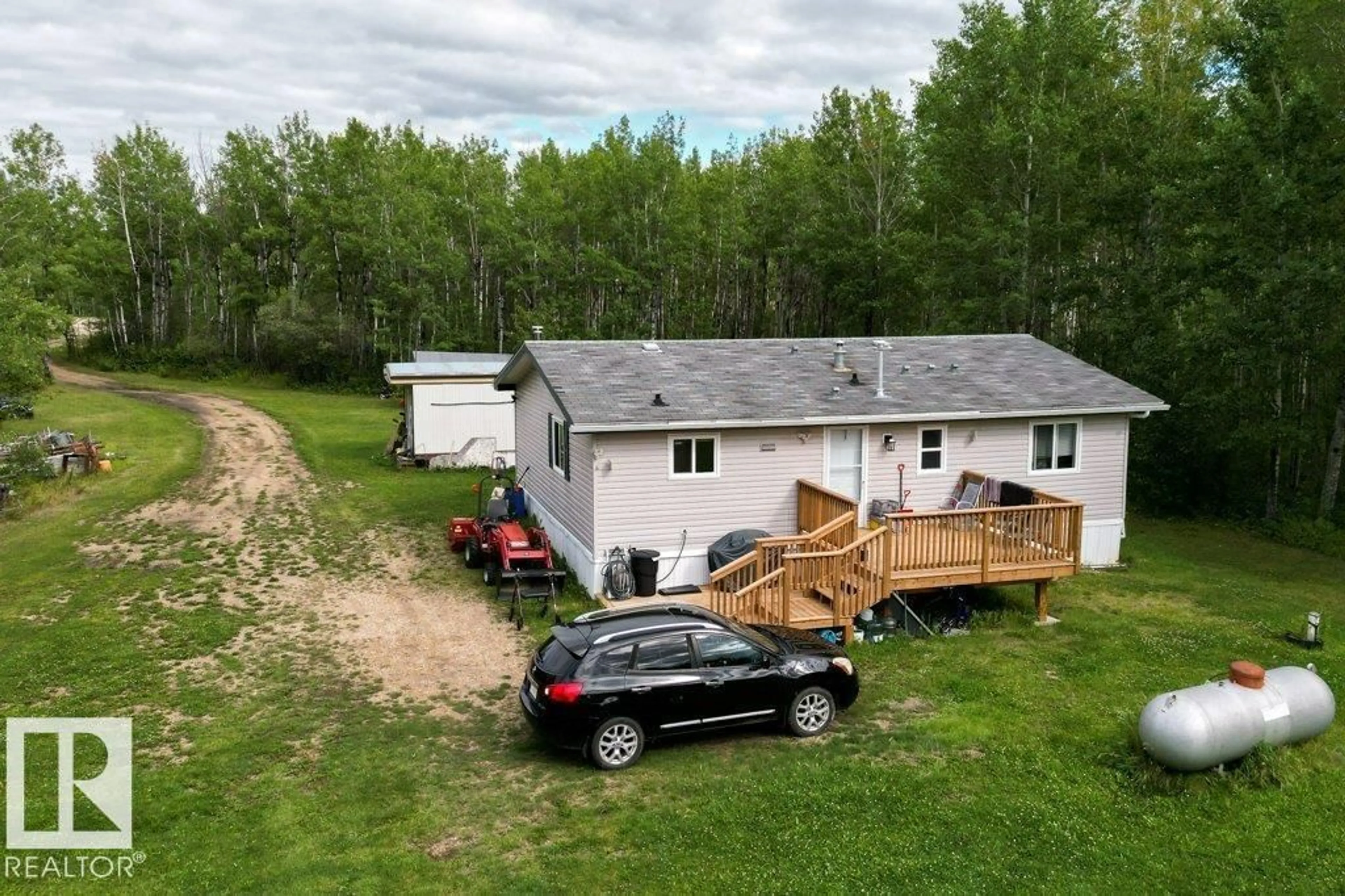 A pic from outside/outdoor area/front of a property/back of a property/a pic from drone, unknown for 57318 RGE RD 25, Rural Barrhead County Alberta T0E1A0