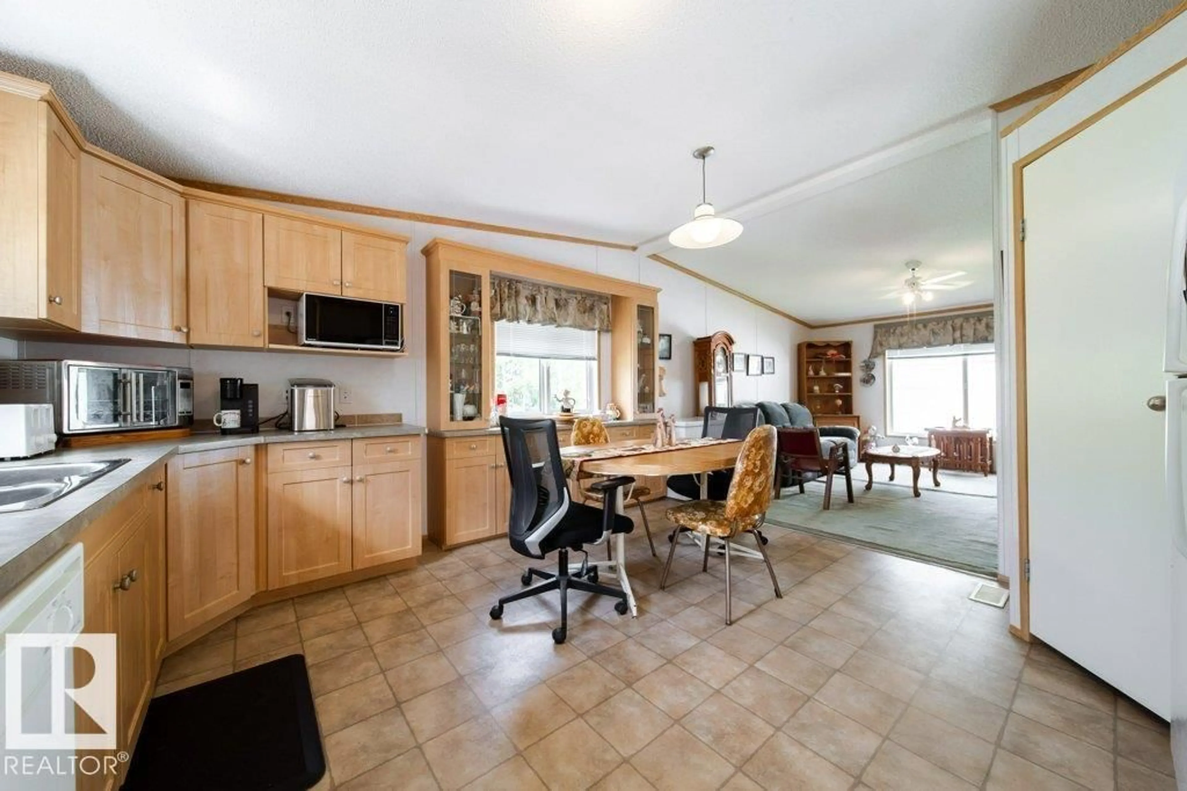 Open concept kitchen, ceramic/tile floor for 57318 RGE RD 25, Rural Barrhead County Alberta T0E1A0