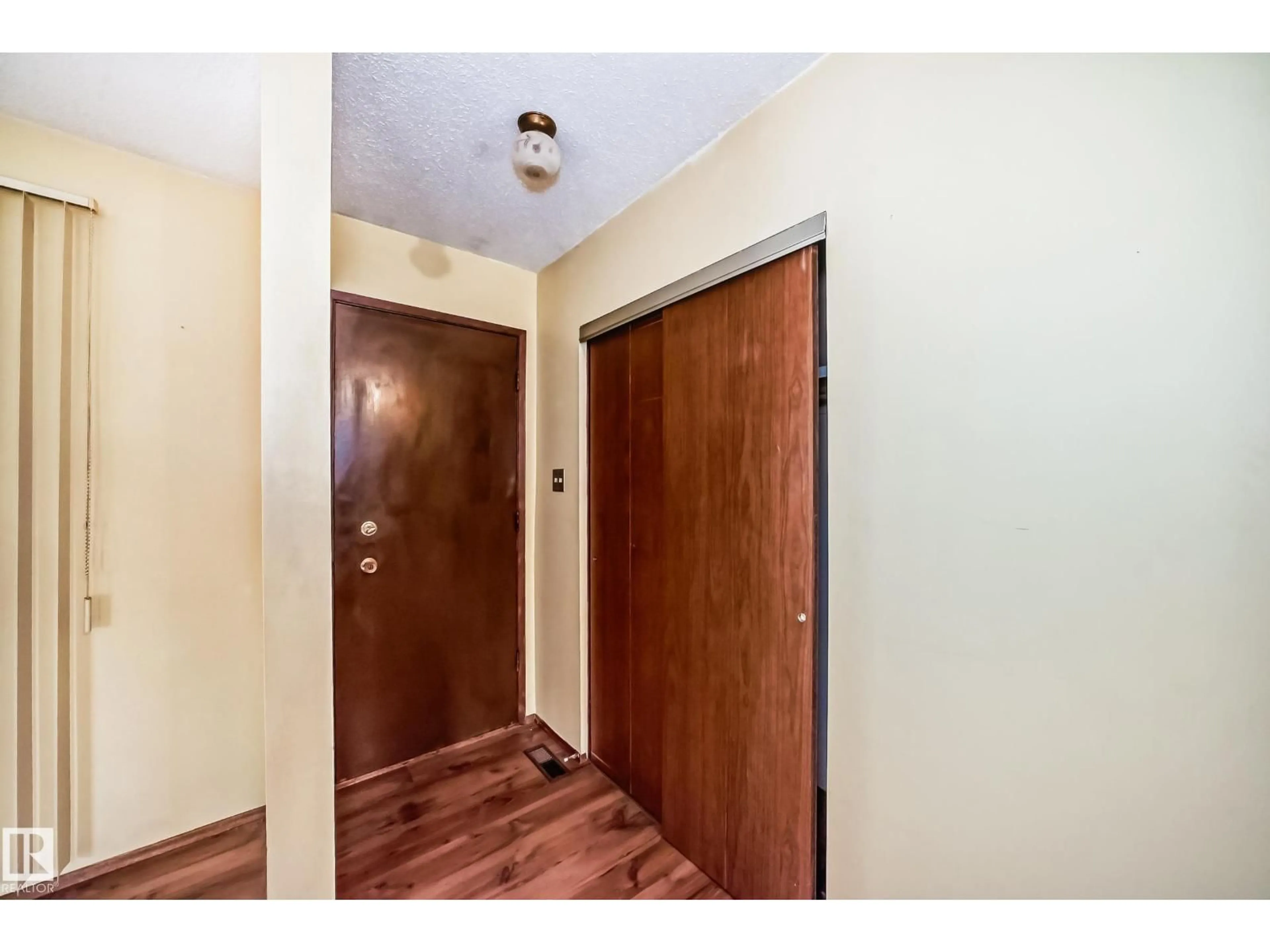 Indoor entryway for 51349 RGE ROAD 222 NW, Rural Strathcona County Alberta T8C1H2