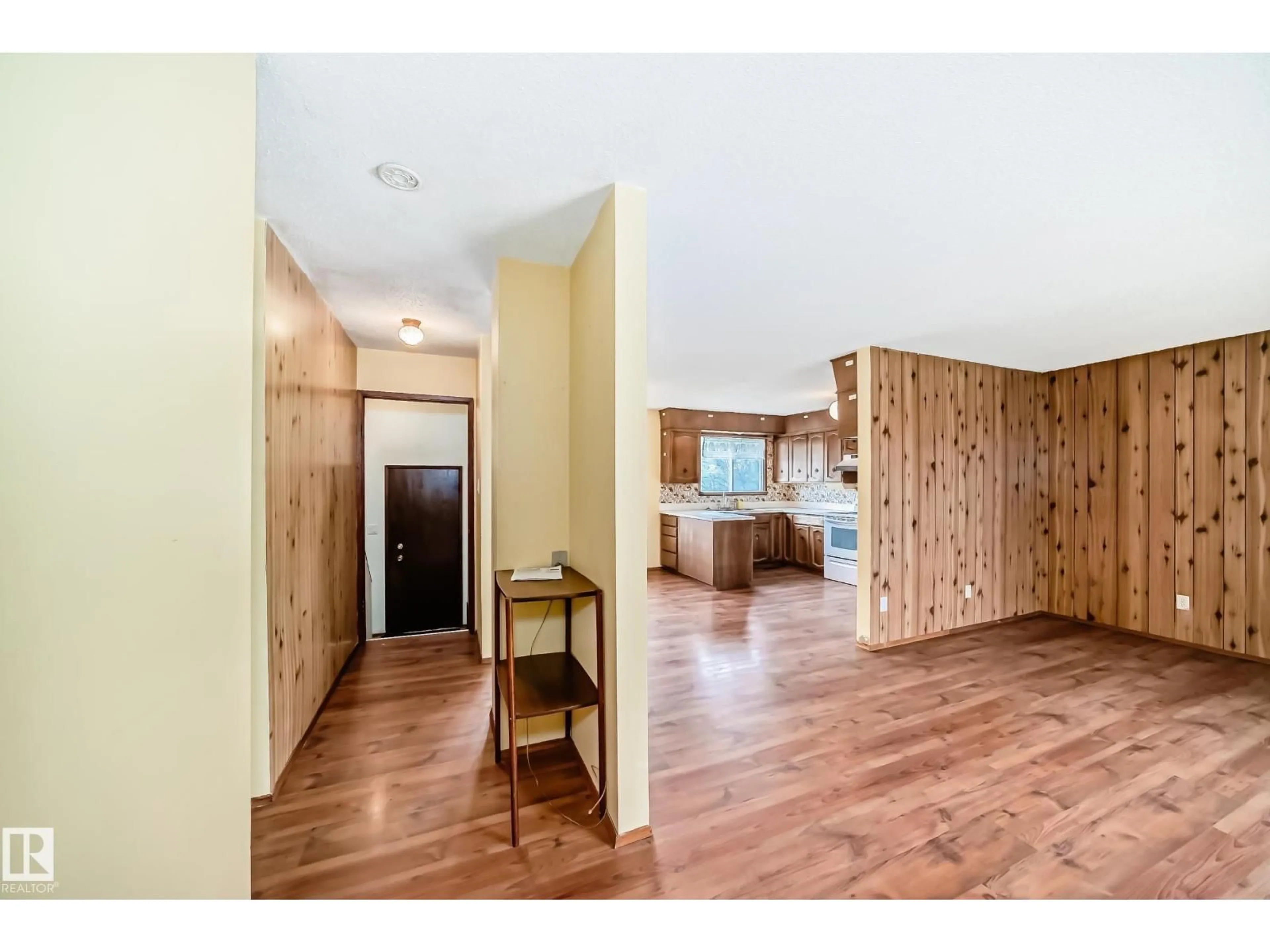 Indoor entryway for 51349 RGE ROAD 222 NW, Rural Strathcona County Alberta T8C1H2