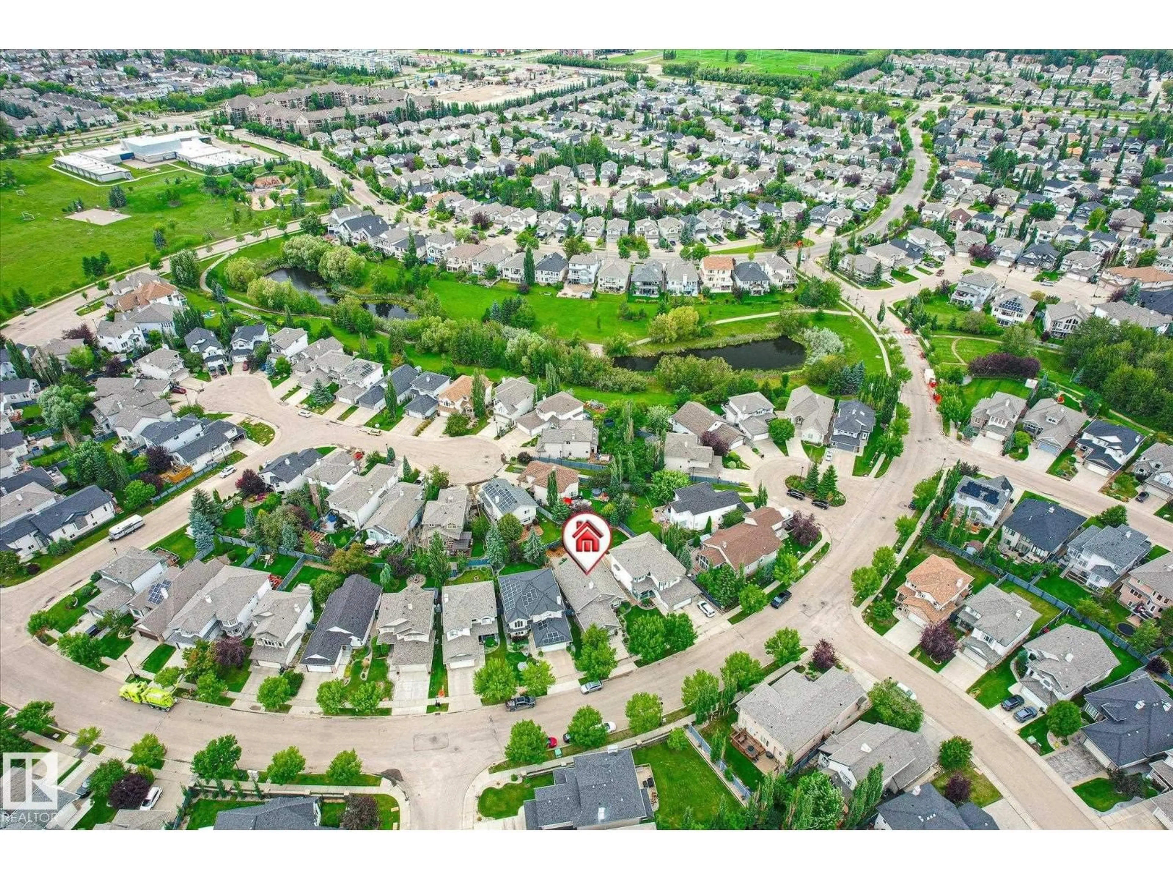 A pic from outside/outdoor area/front of a property/back of a property/a pic from drone, street for 928 BLACKMUD CREEK CR, Edmonton Alberta T6W1J2