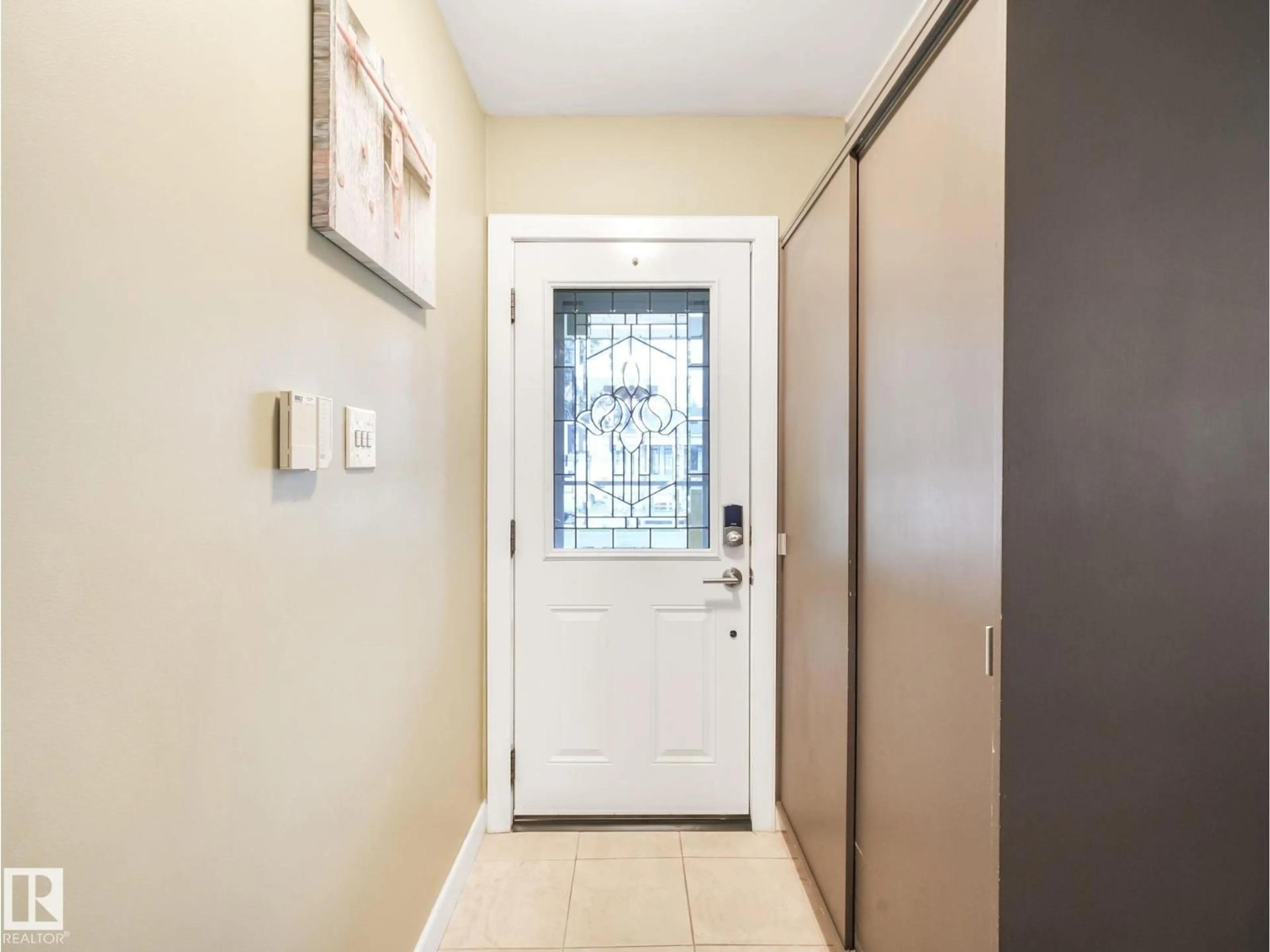 Indoor entryway for 9508 148 ST, Edmonton Alberta T5N3E4