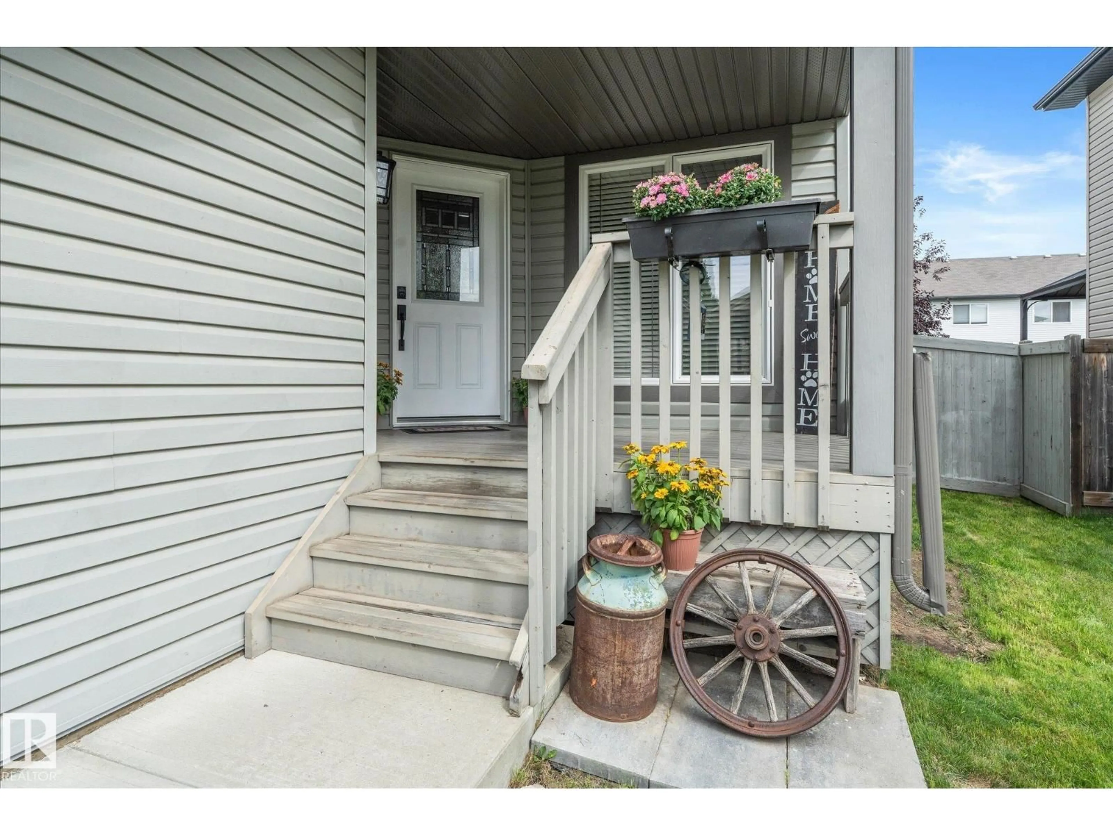 Indoor entryway for 22 ASHTON GA, Spruce Grove Alberta T7X0H9