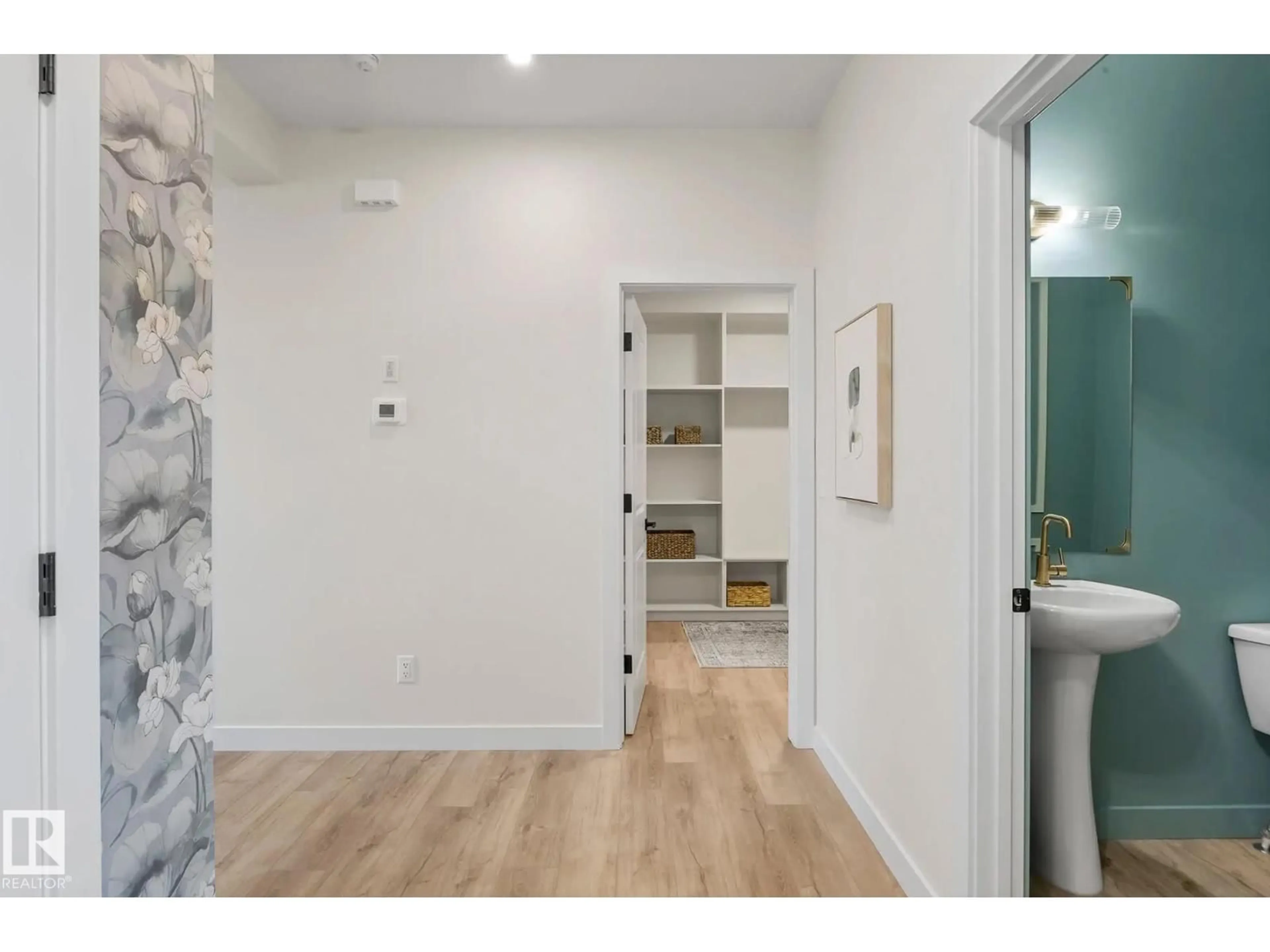 Indoor entryway for 280 LODGE POLE PL, Leduc Alberta T5Y4M2