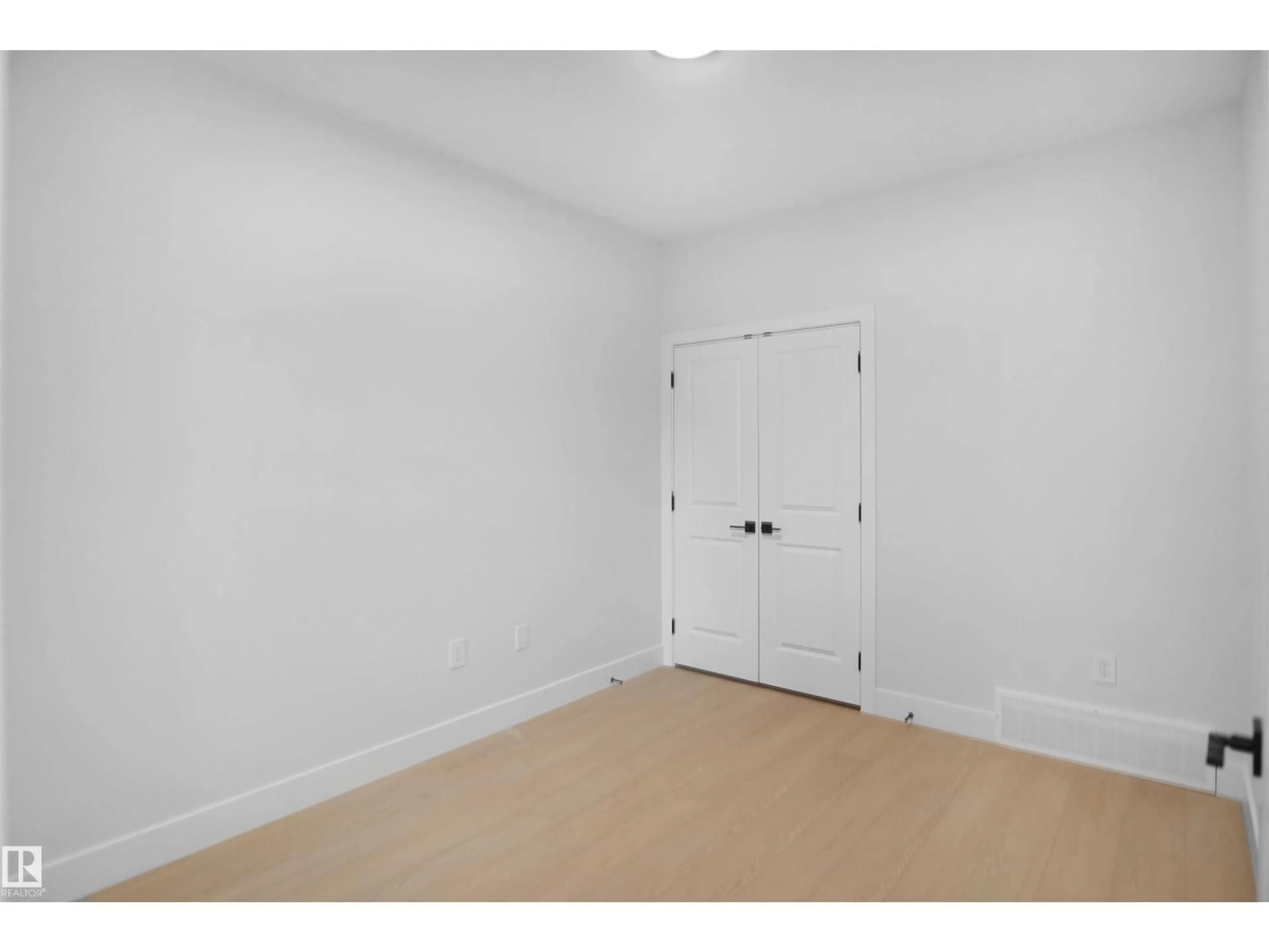 A pic of a room for SW - 6224 29 AVE, Edmonton Alberta T6X3J2