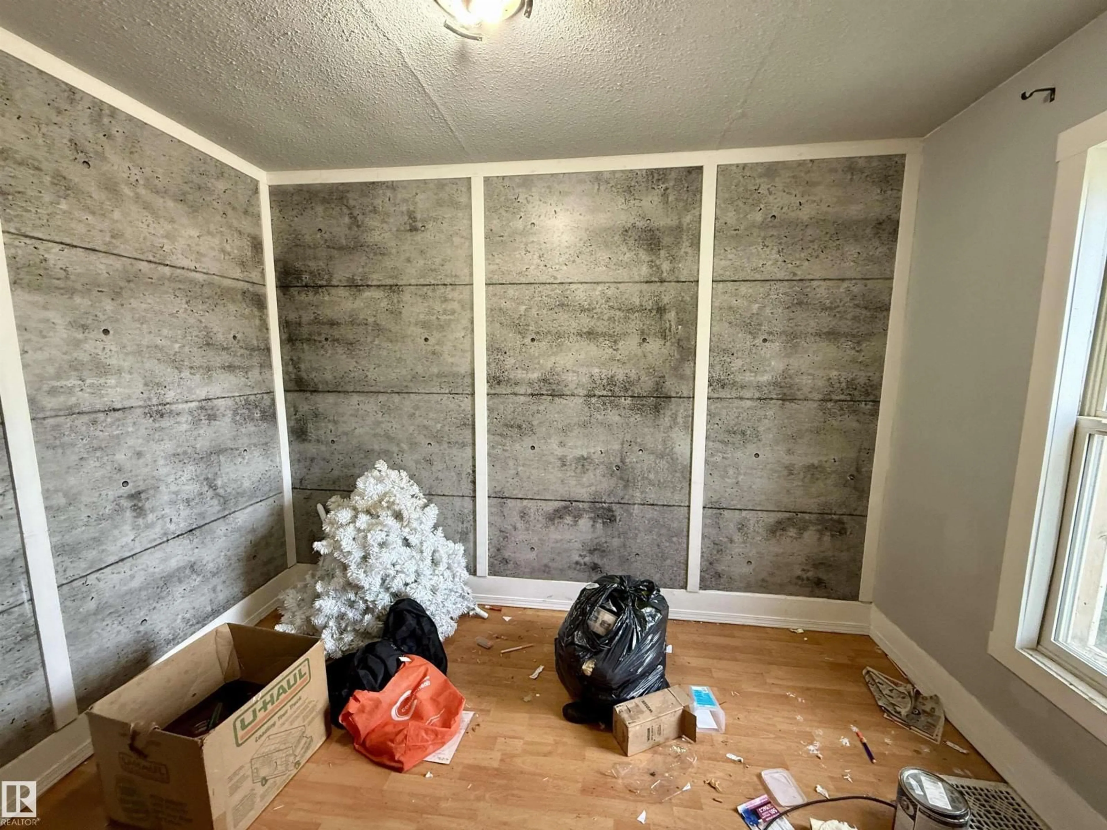 A pic of a room for 11723 80 ST, Edmonton Alberta T5B2N4