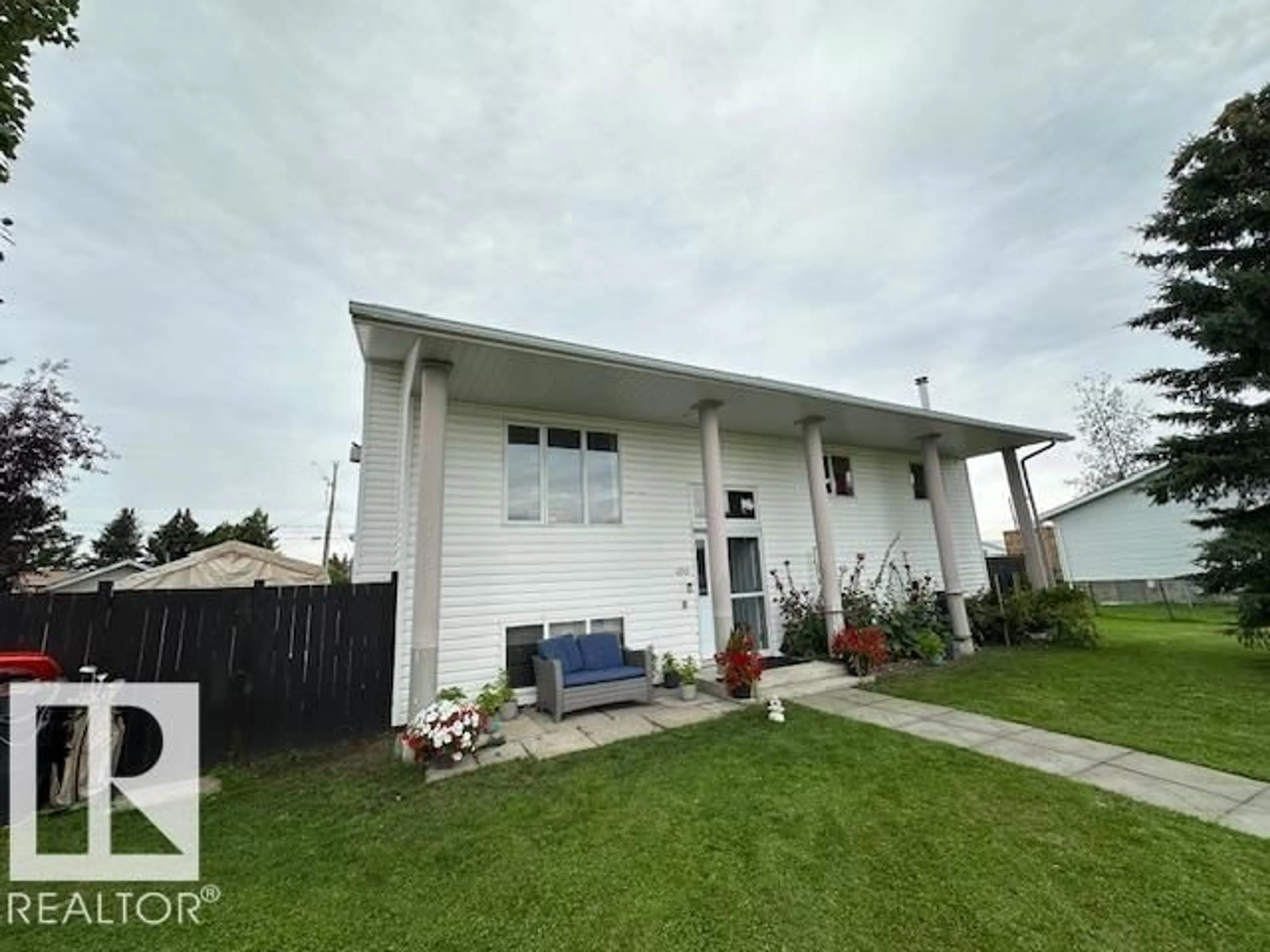 Home with vinyl exterior material, street for 4511 49 AV, Thorsby Alberta T0C2P0
