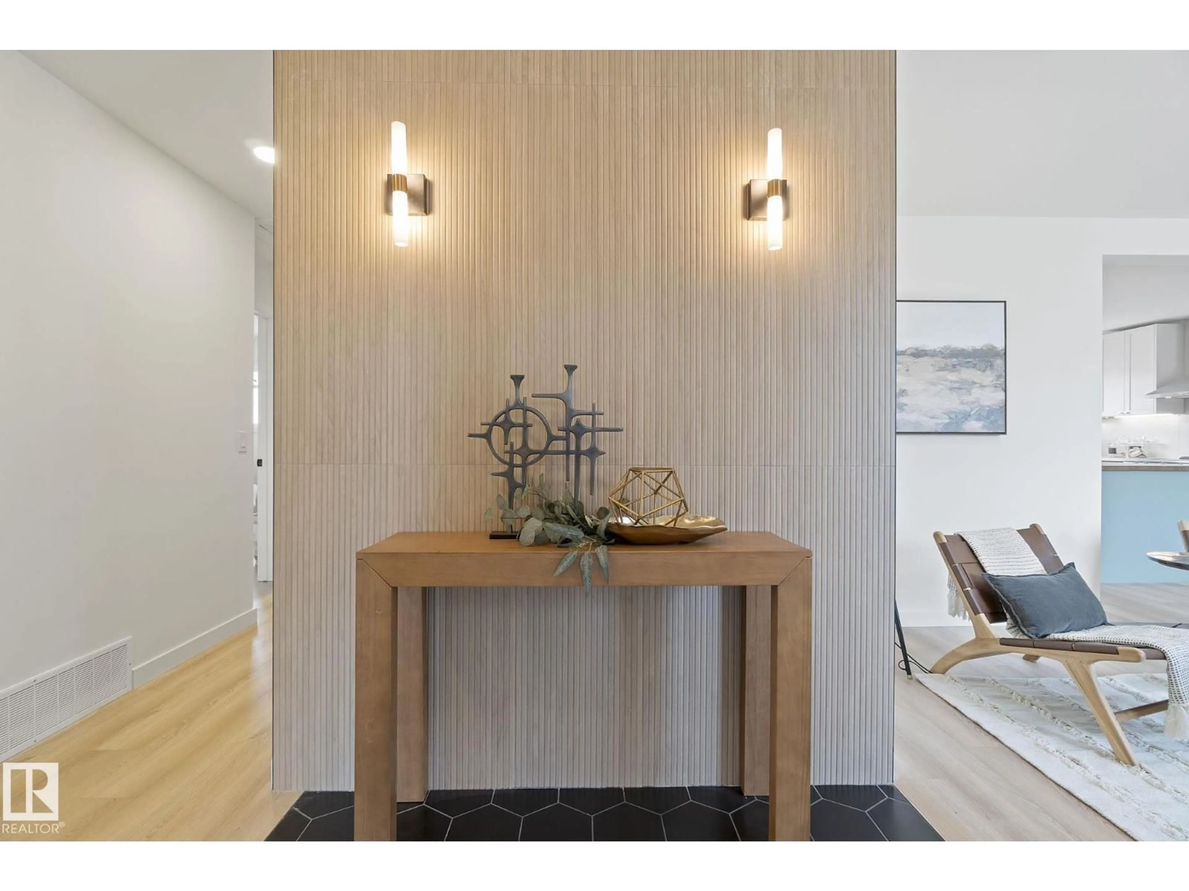 Indoor entryway for 9444 74 ST, Edmonton Alberta T6B2B4