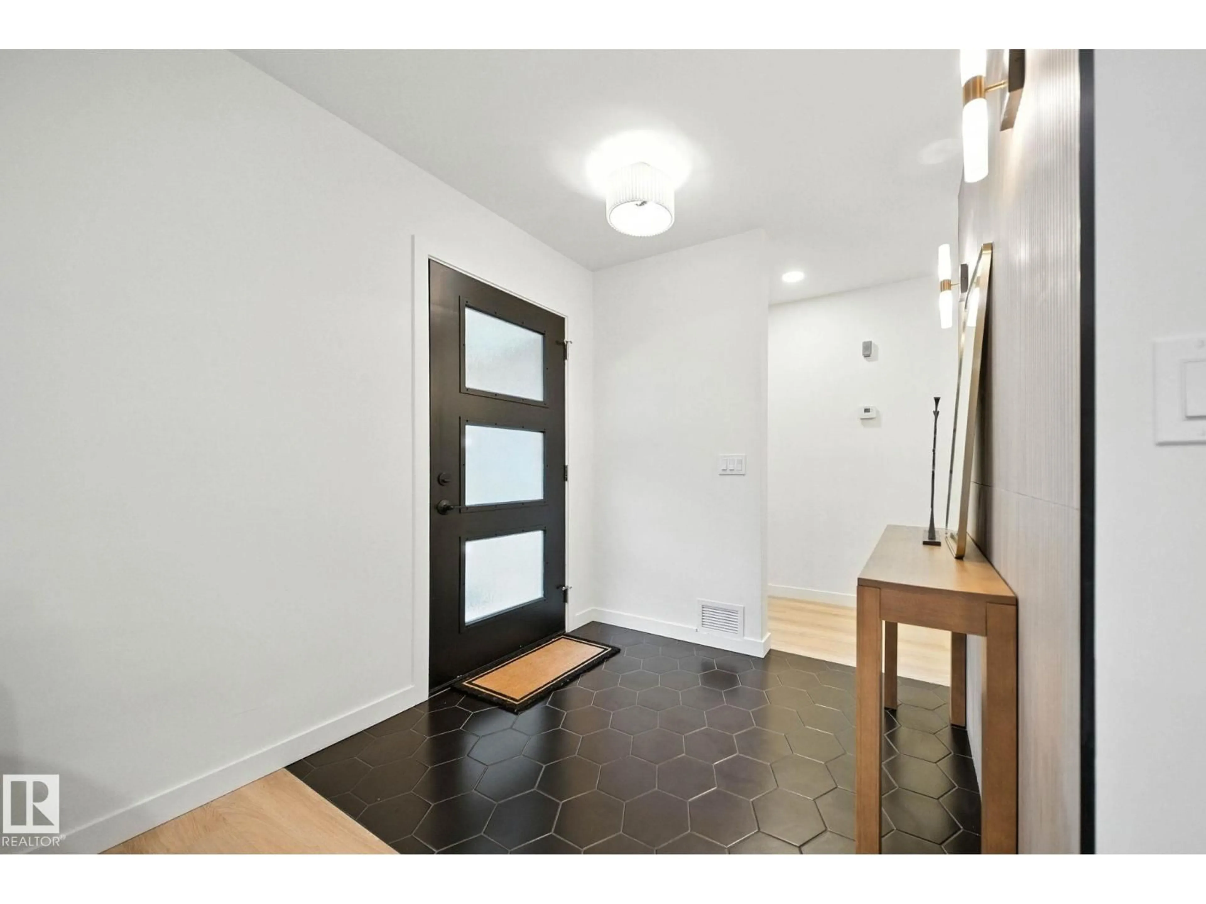Indoor entryway for 9444 74 ST, Edmonton Alberta T6B2B4