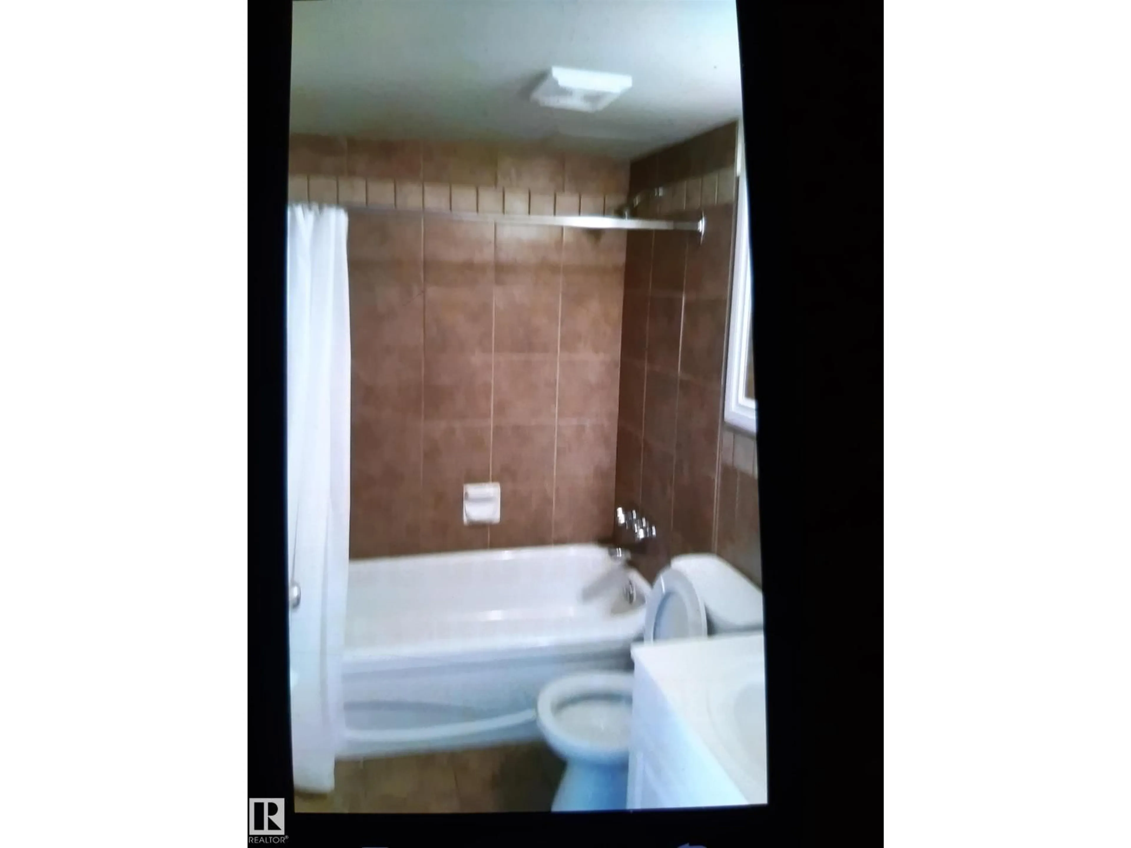 Standard bathroom, ceramic/tile floor for 308 - 12831 66 ST, Edmonton Alberta T5C0A4