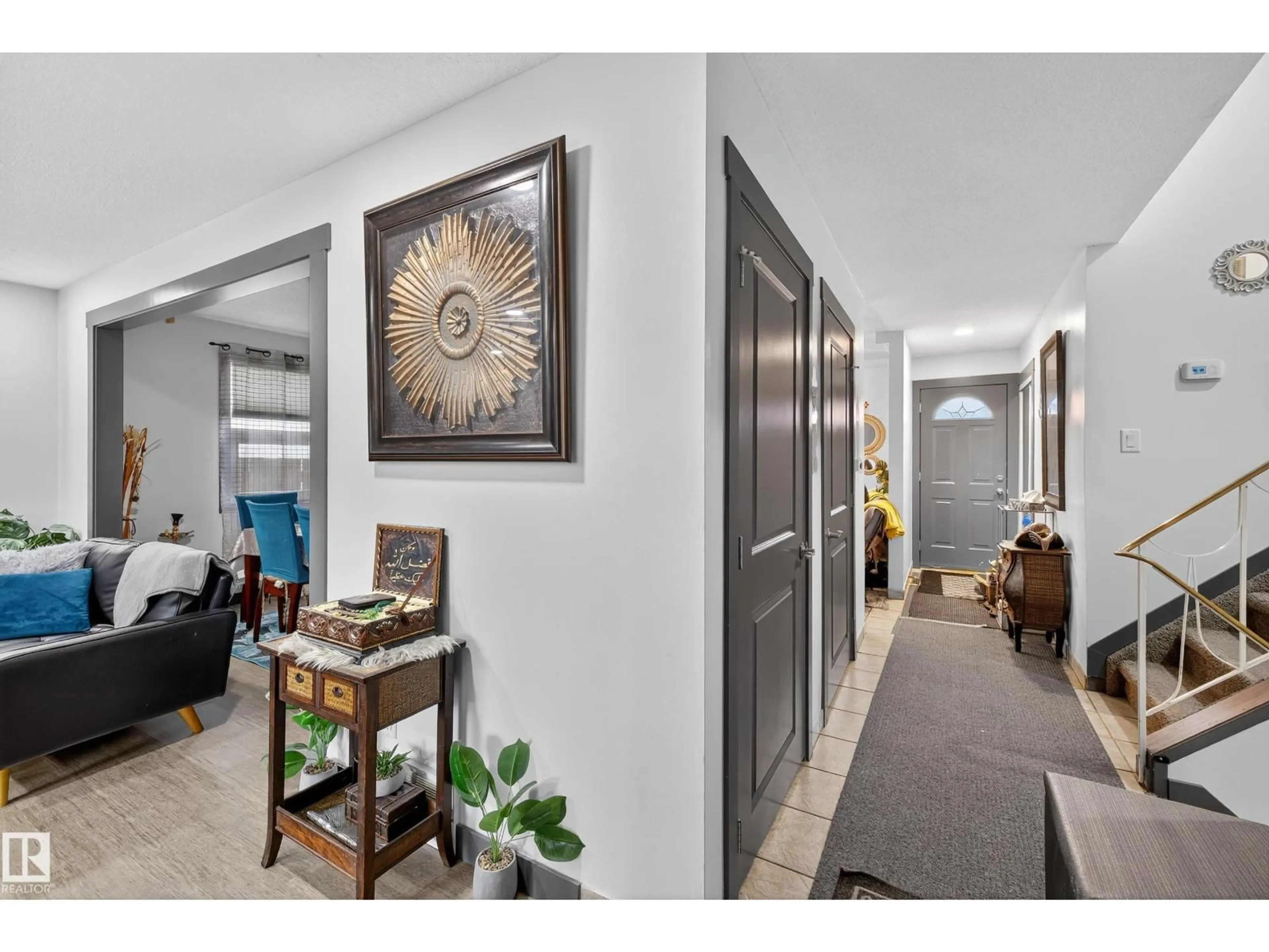 Indoor entryway for 10304 164 AV, Edmonton Alberta T5X2E2