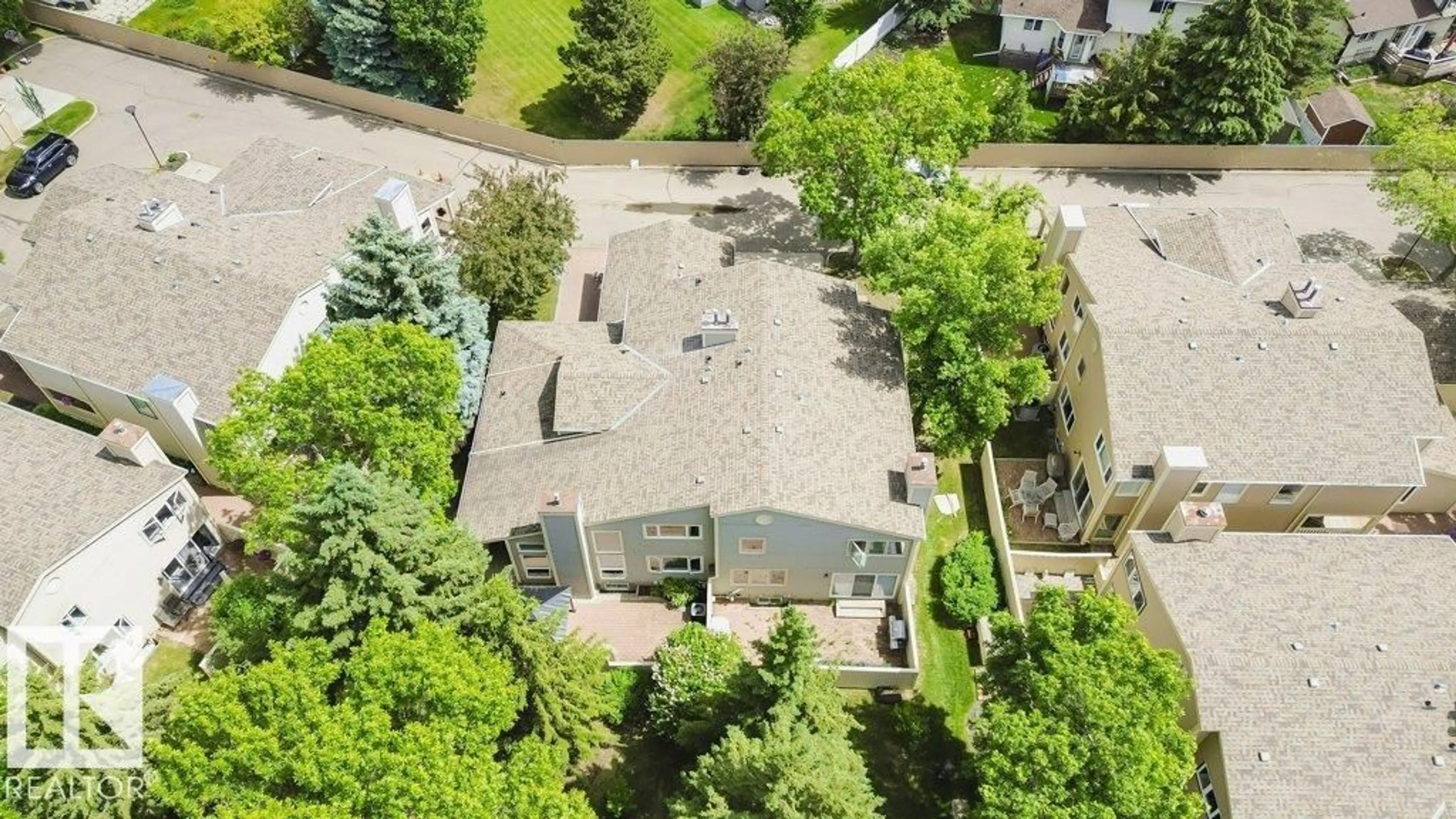 A pic from outside/outdoor area/front of a property/back of a property/a pic from drone, street for NW - 1027 109 ST, Edmonton Alberta T6J5G2
