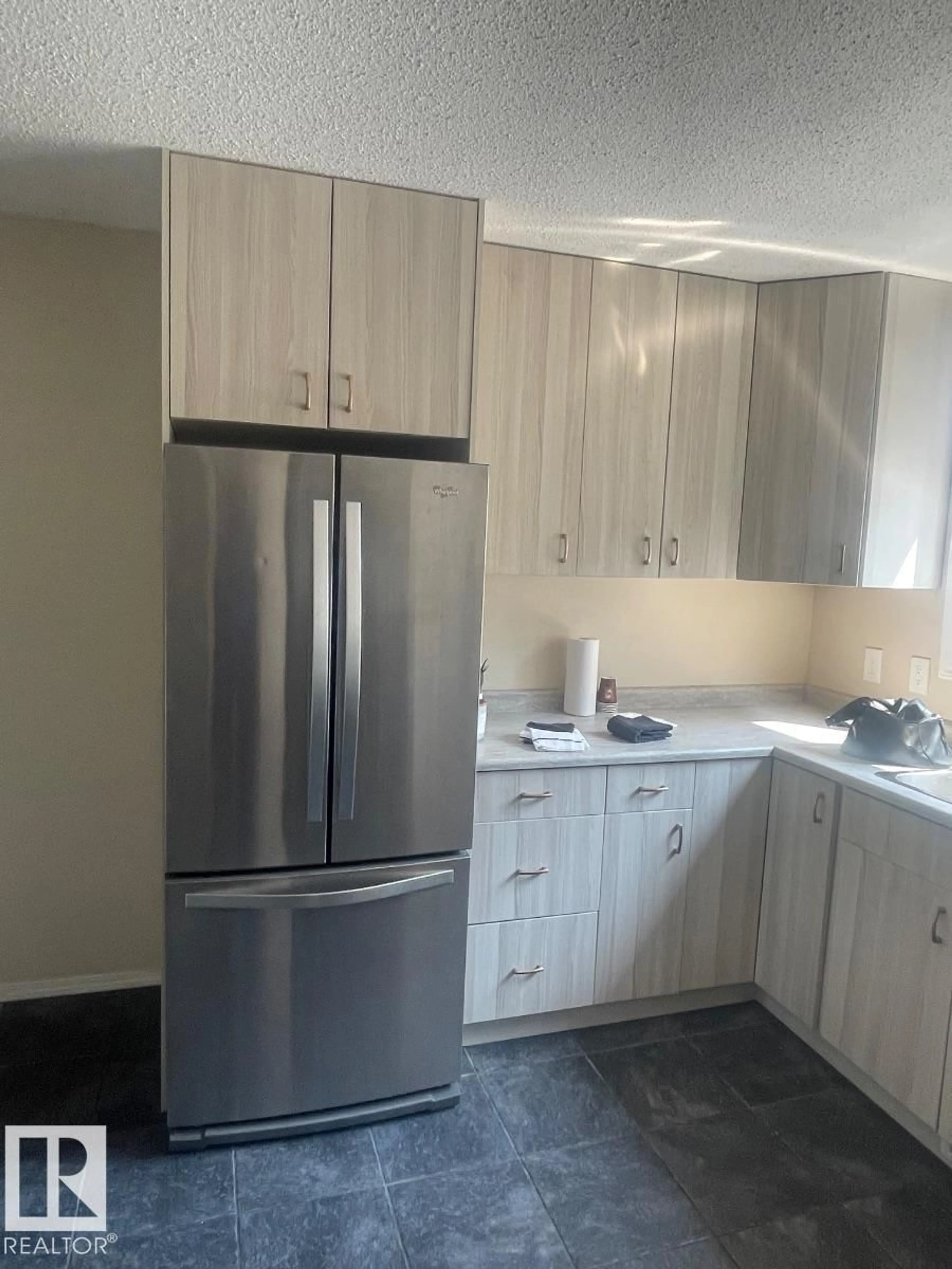 Standard kitchen, unknown for 5103 110 ST, Edmonton Alberta T6H3C8