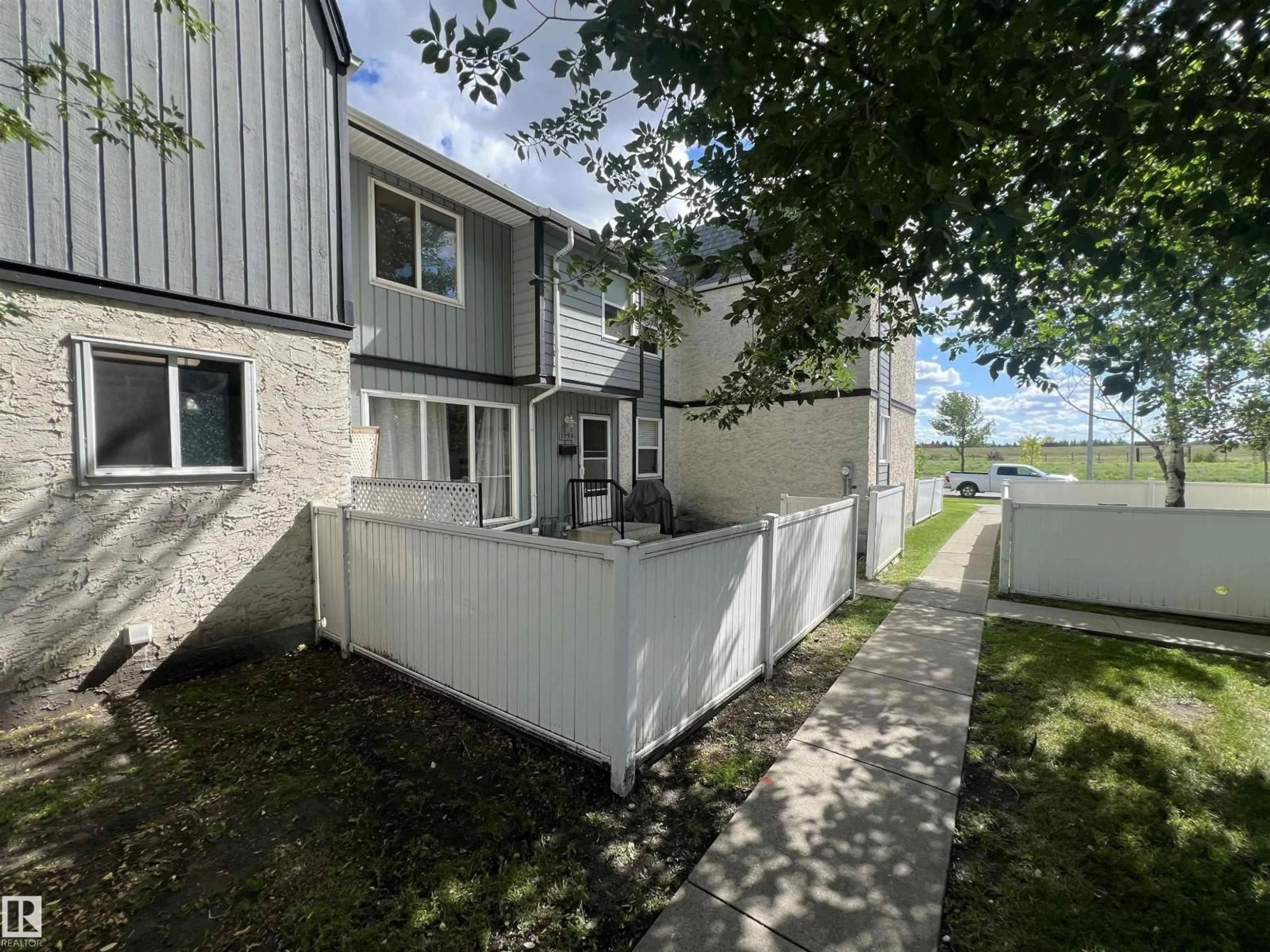 A pic from outside/outdoor area/front of a property/back of a property/a pic from drone, unknown for 199B HOMESTEAD CR, Edmonton Alberta T5A2Y2