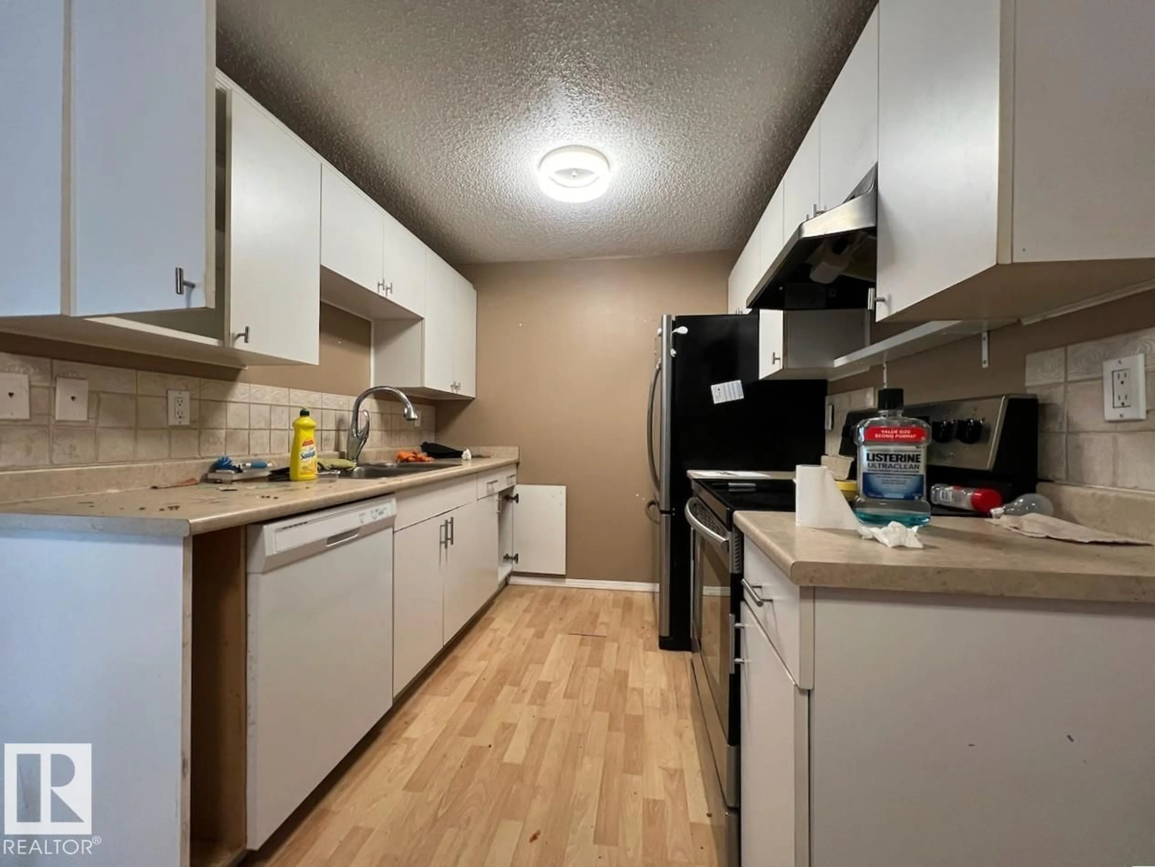 Standard kitchen, unknown for 199B HOMESTEAD CR, Edmonton Alberta T5A2Y2