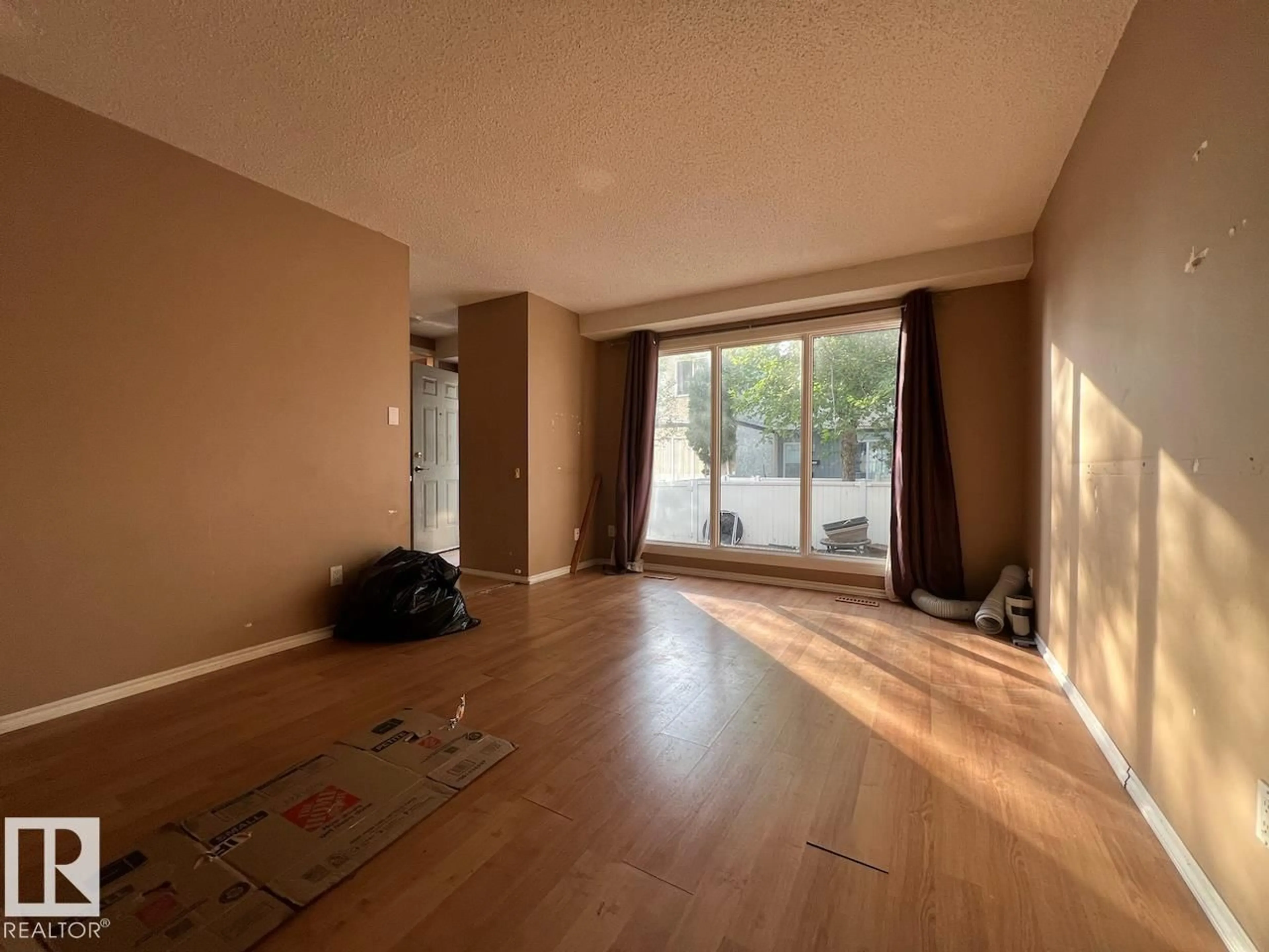 A pic of a room for 199B HOMESTEAD CR, Edmonton Alberta T5A2Y2