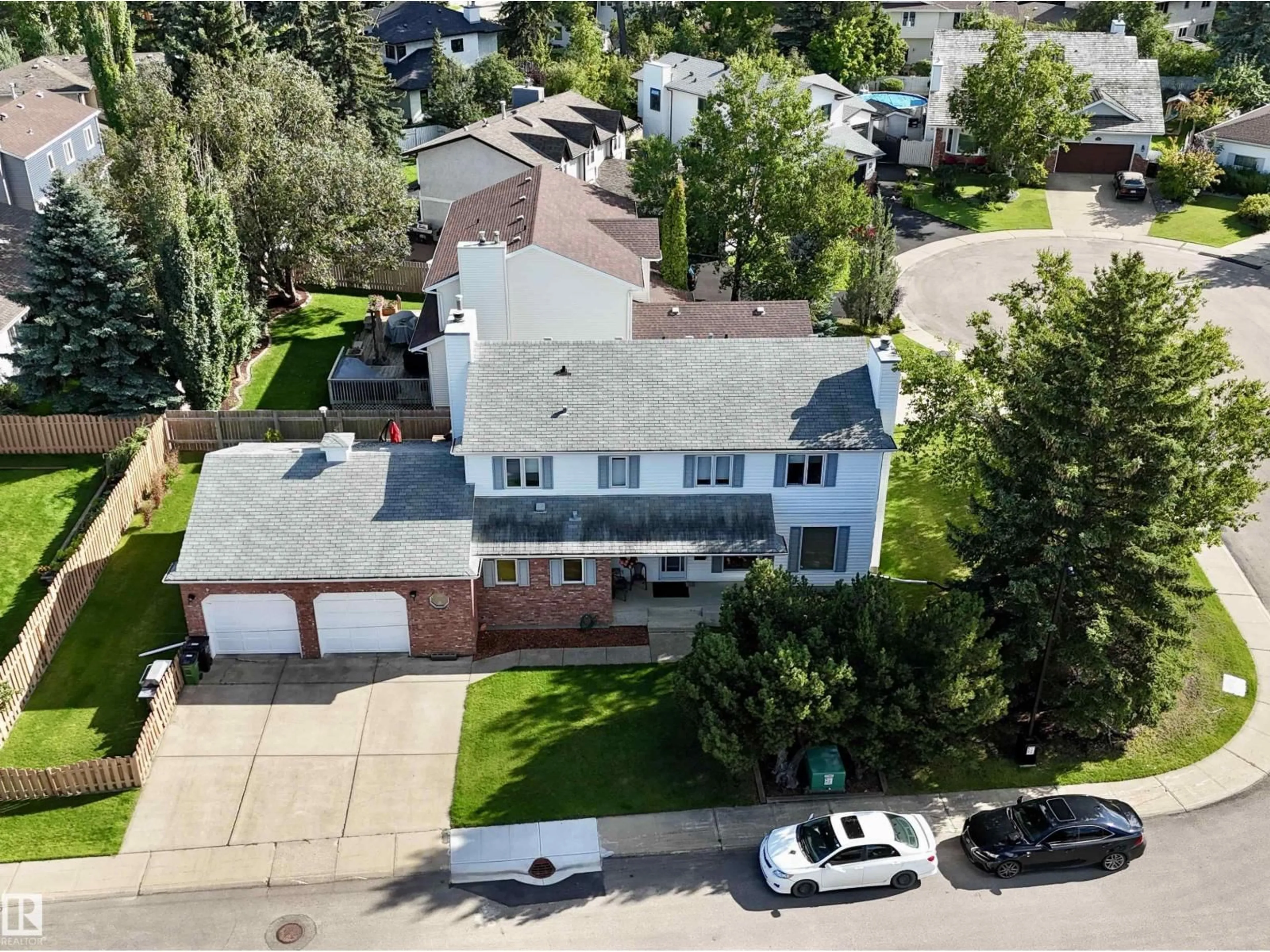 A pic from outside/outdoor area/front of a property/back of a property/a pic from drone, street for 240 WAYGOOD RD, Edmonton Alberta T5T5M3