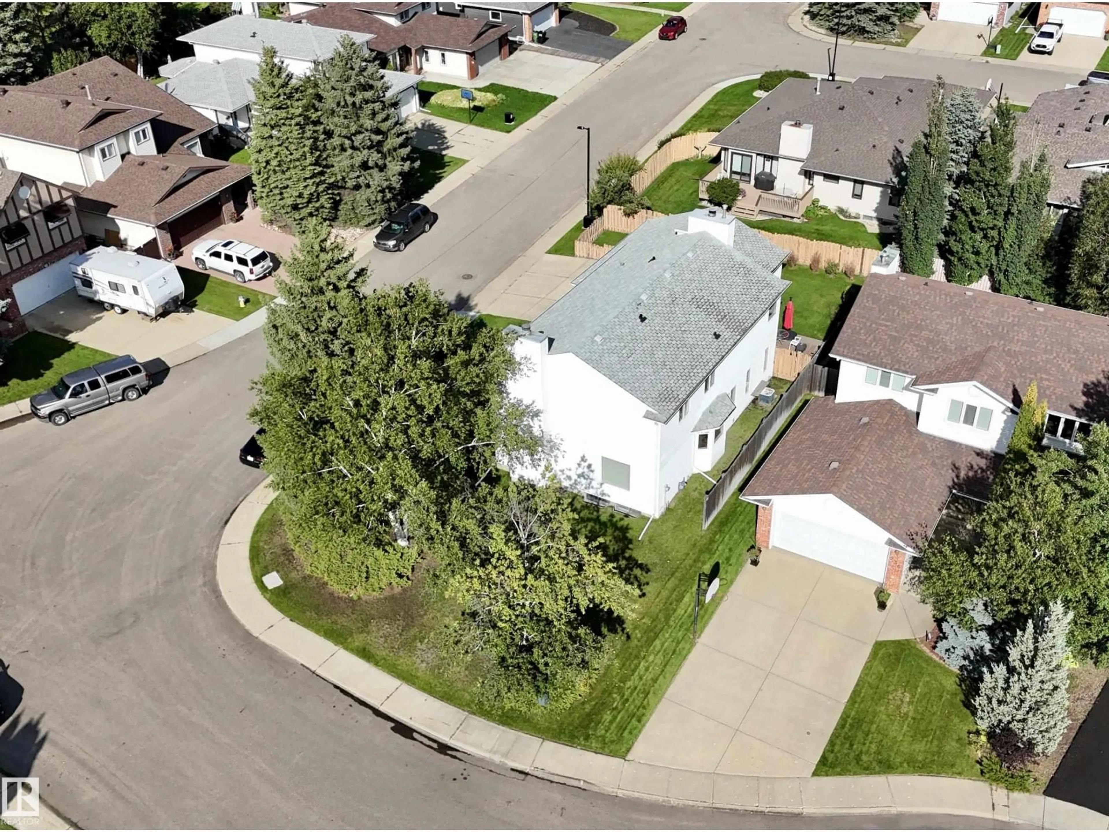 A pic from outside/outdoor area/front of a property/back of a property/a pic from drone, street for 240 WAYGOOD RD, Edmonton Alberta T5T5M3