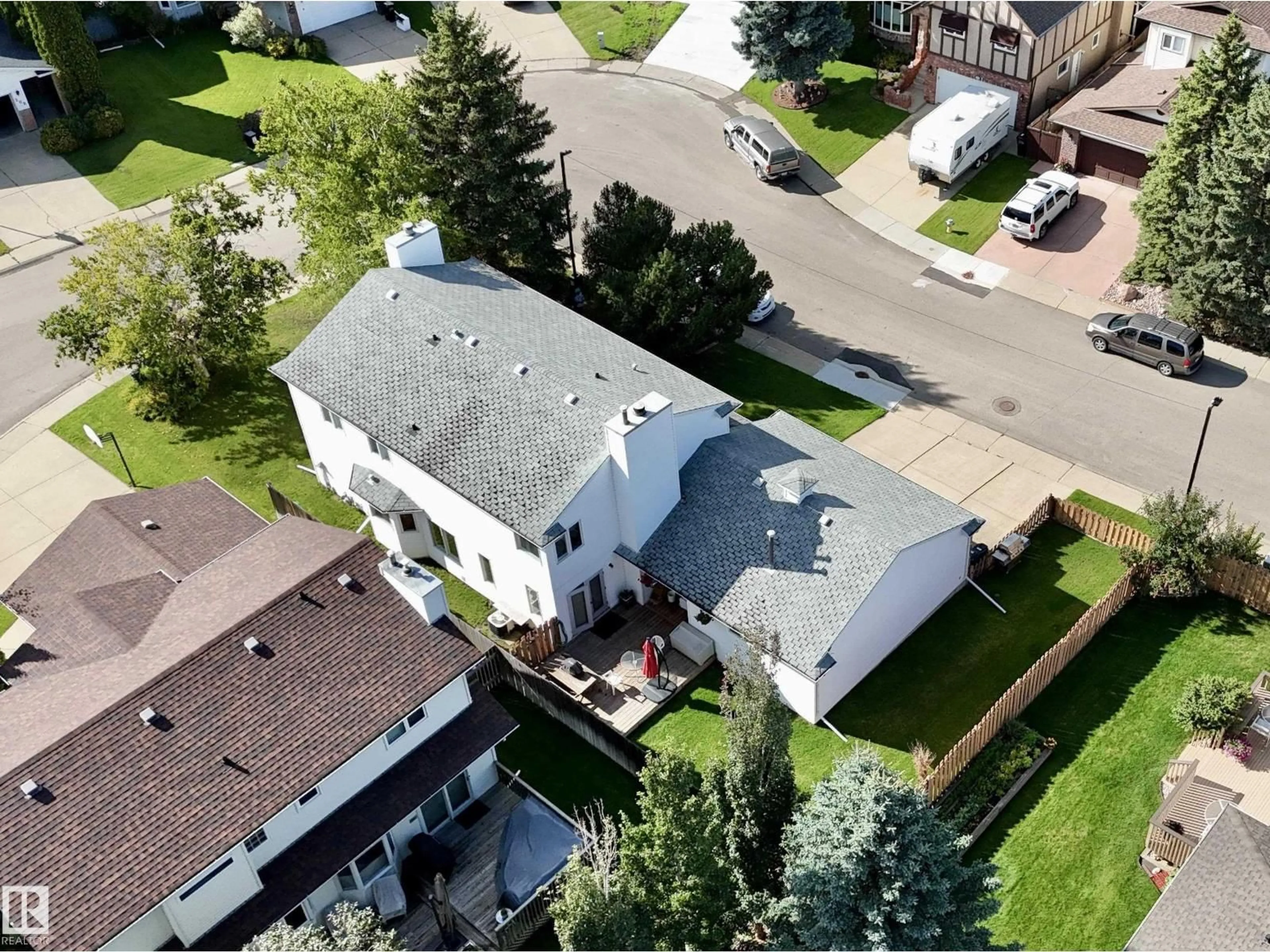 A pic from outside/outdoor area/front of a property/back of a property/a pic from drone, street for 240 WAYGOOD RD, Edmonton Alberta T5T5M3
