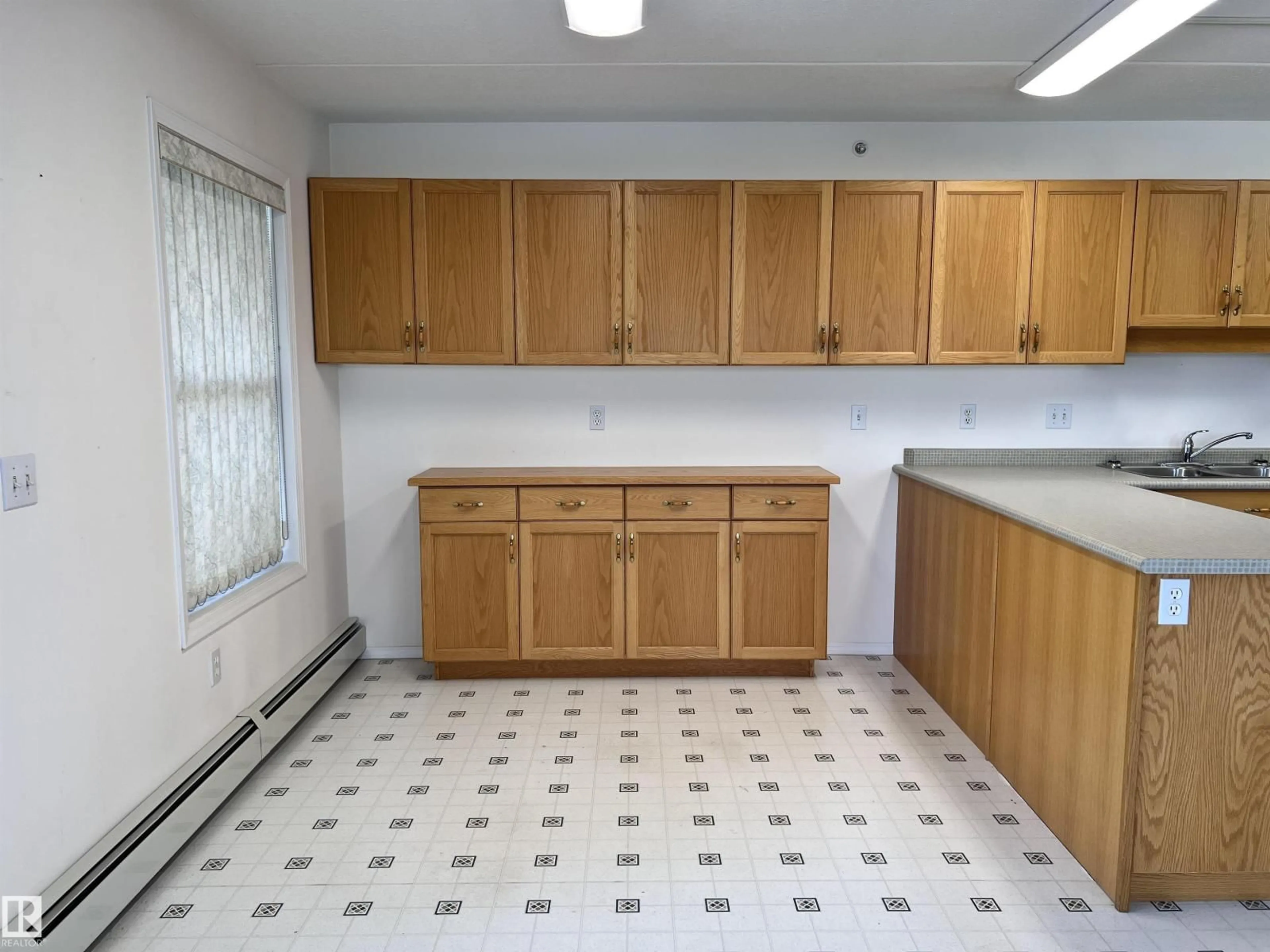Standard kitchen, unknown for 207 - 4900 54 AVE, Drayton Valley Alberta T7A1V8