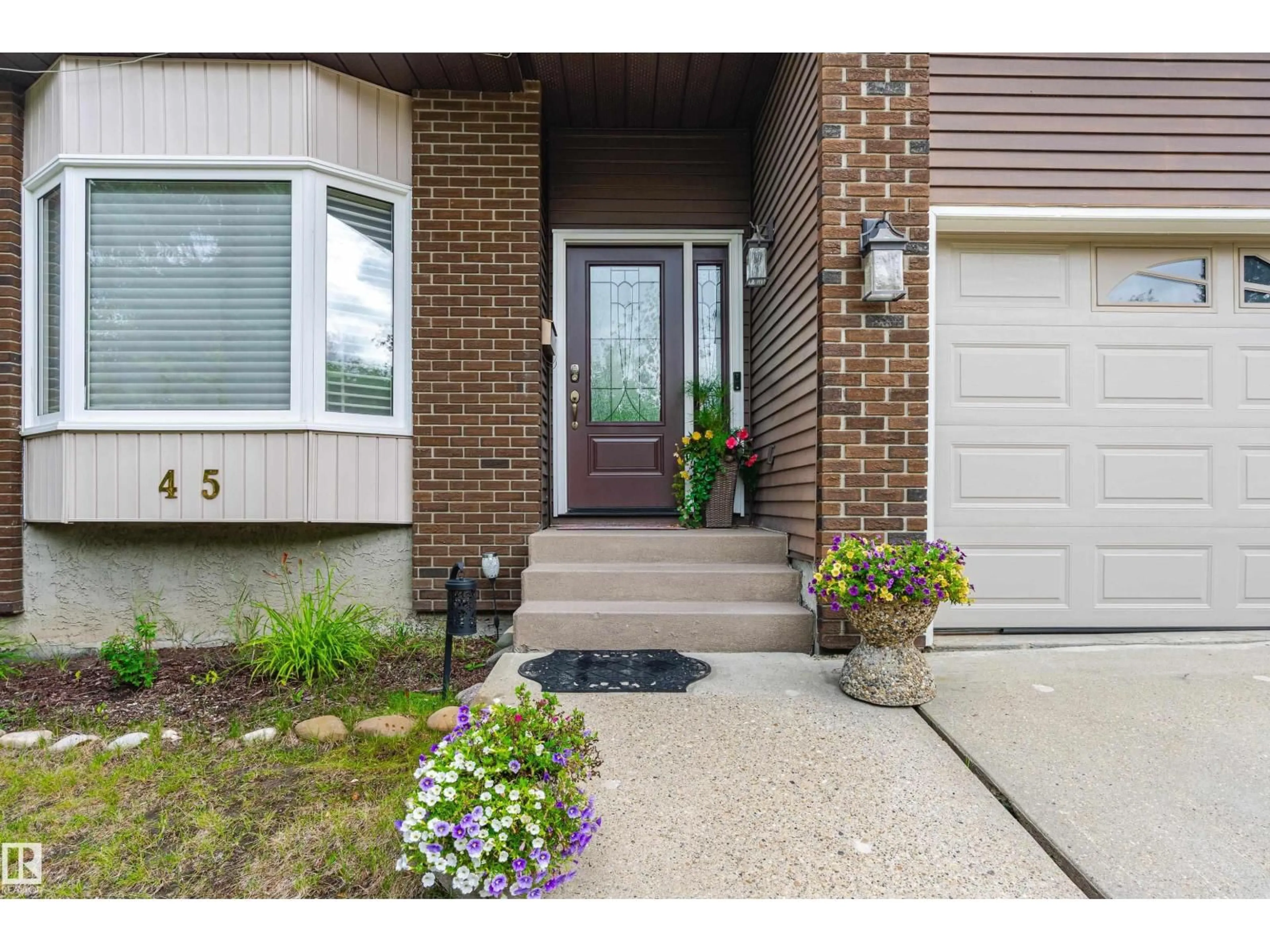 Indoor entryway for 45 WENTWORTH CR, St. Albert Alberta T8N3G7