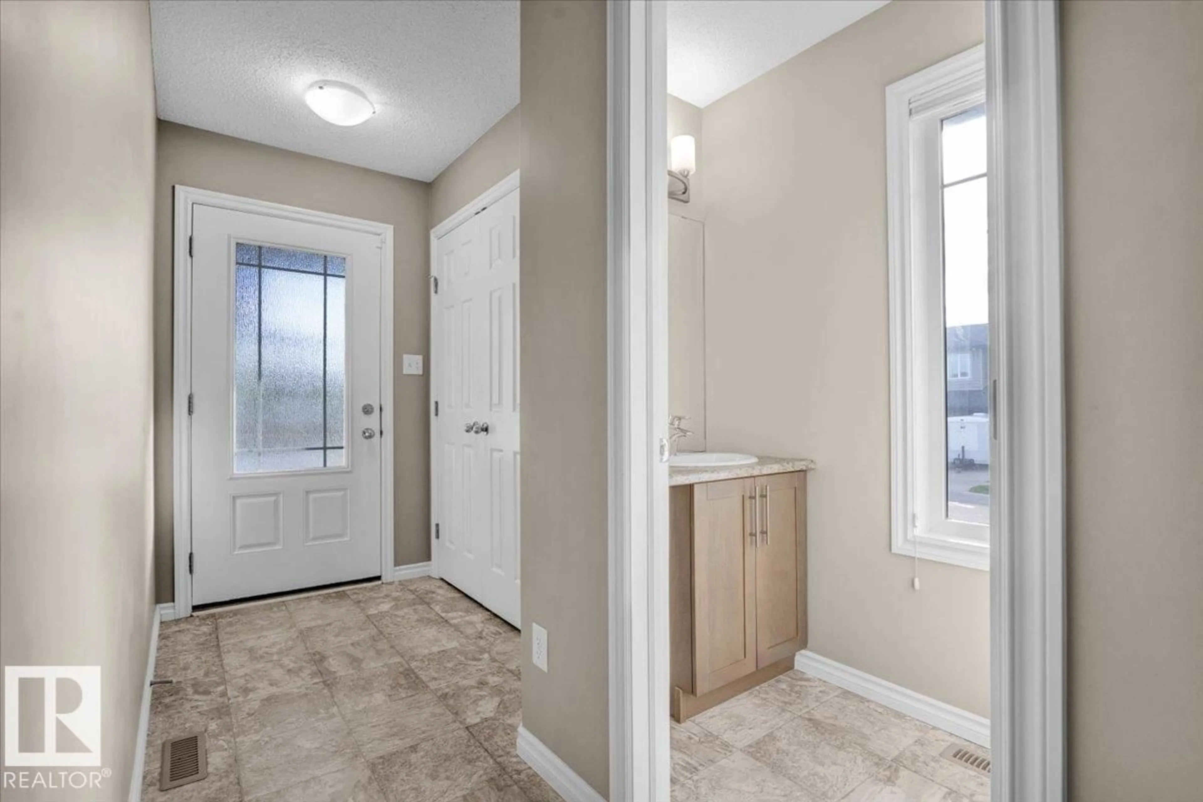 Indoor entryway for SW - 3704 WEIDLE CR, Edmonton Alberta T6X2E2