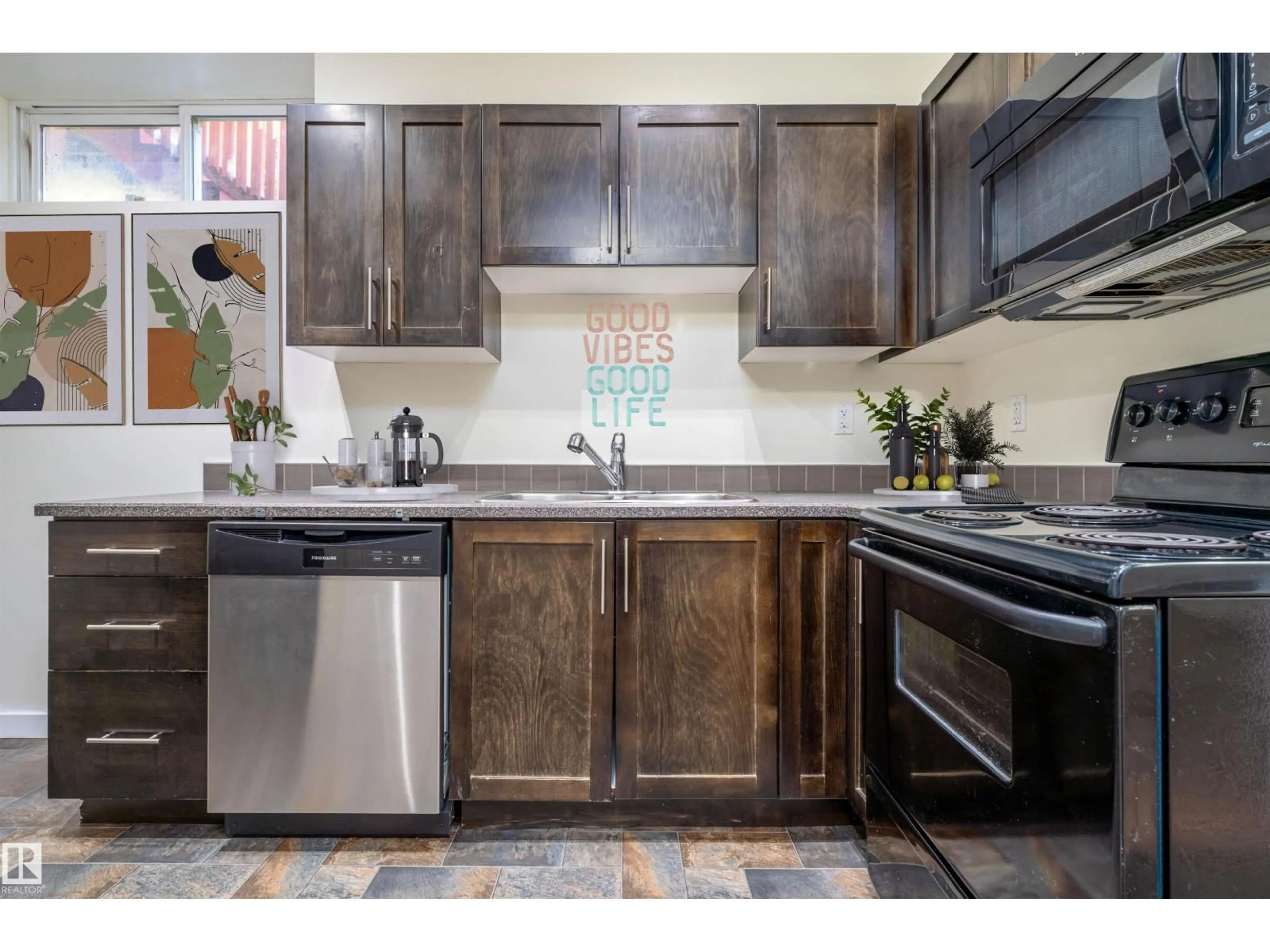 Standard kitchen, unknown for NW - 12246 103 ST, Edmonton Alberta T5G2K1