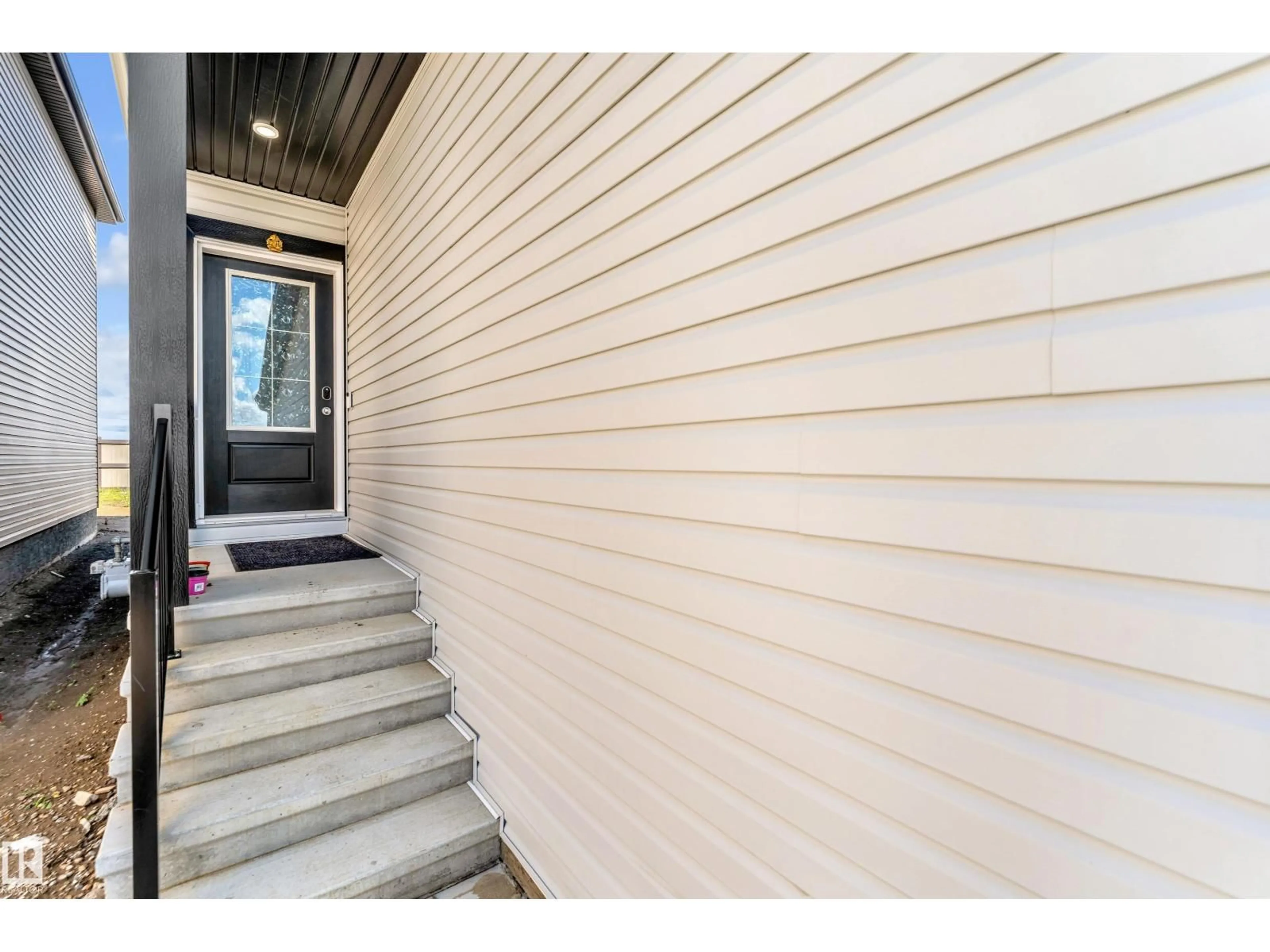 Indoor entryway for 4610 72 AV, Beaumont Alberta T4X3B1