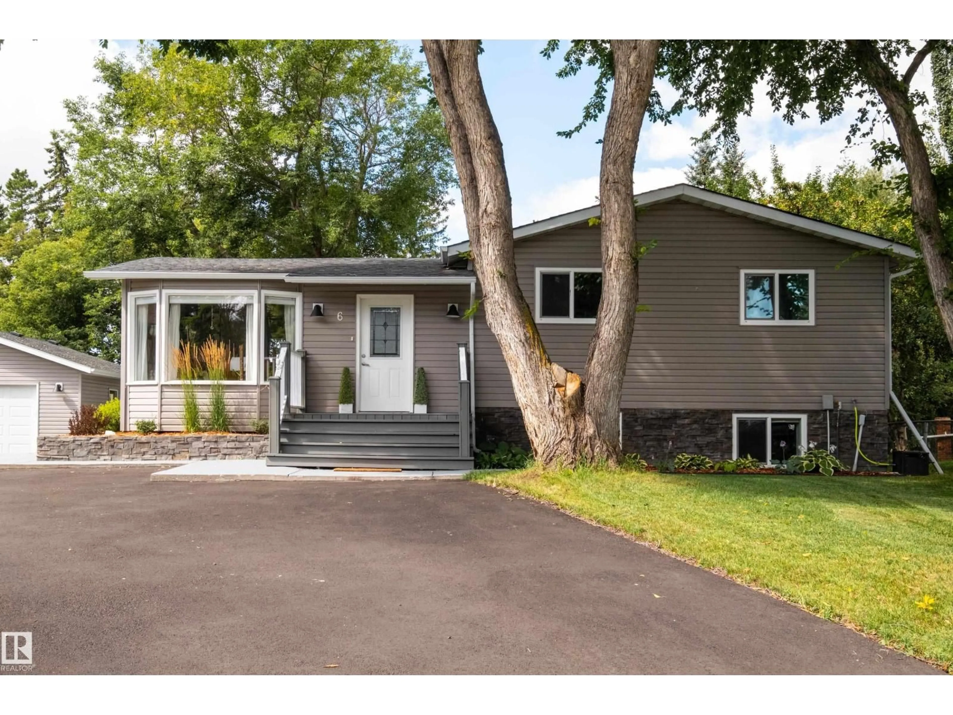 Home with vinyl exterior material, street for 6 GOSSETT PL, Spruce Grove Alberta T7X0J5