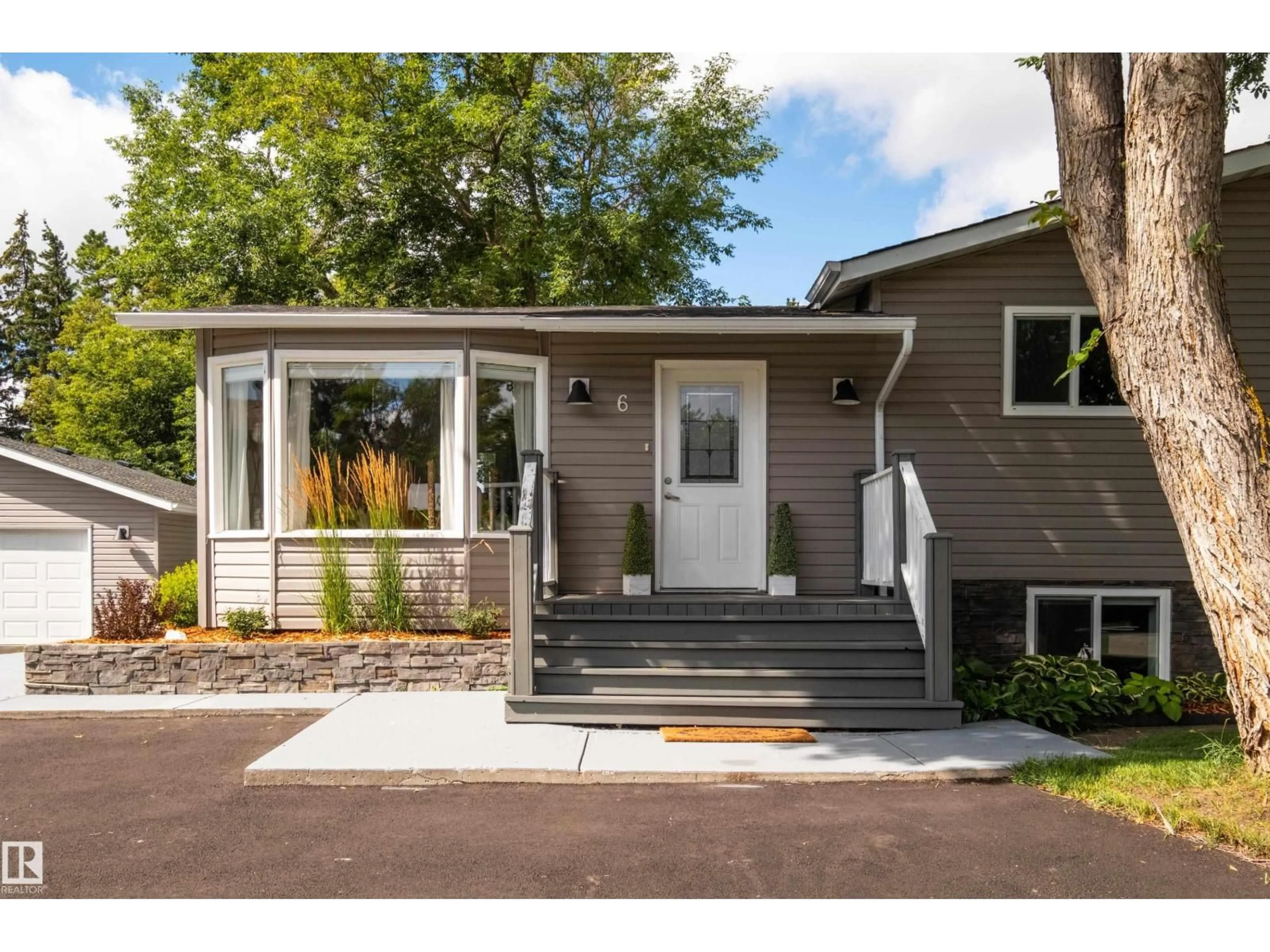 Home with vinyl exterior material, street for 6 GOSSETT PL, Spruce Grove Alberta T7X0J5