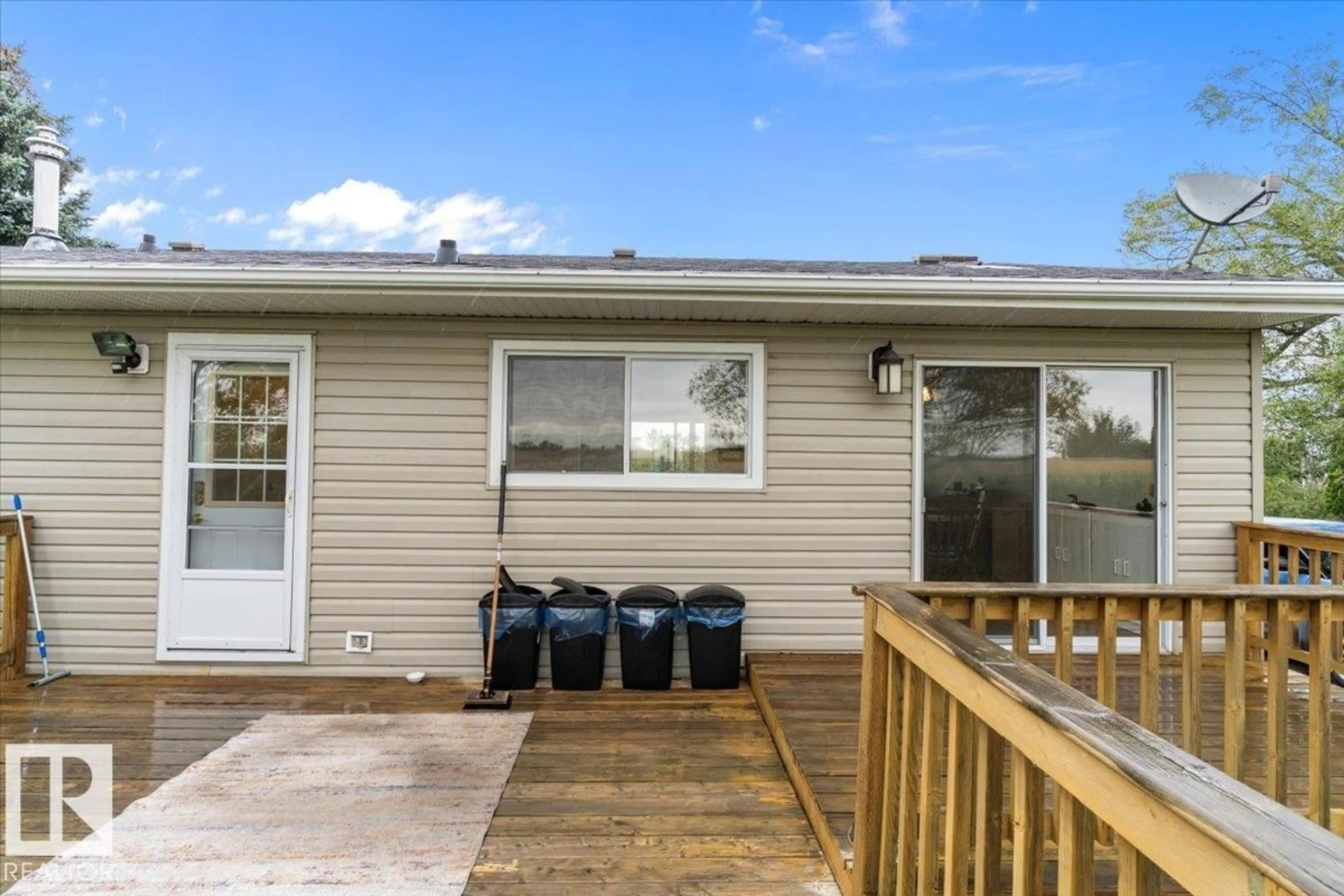 Home with vinyl exterior material, water/lake/river/ocean view for 49032 RANGE ROAD 160, Rural Beaver County Alberta T0B2C0
