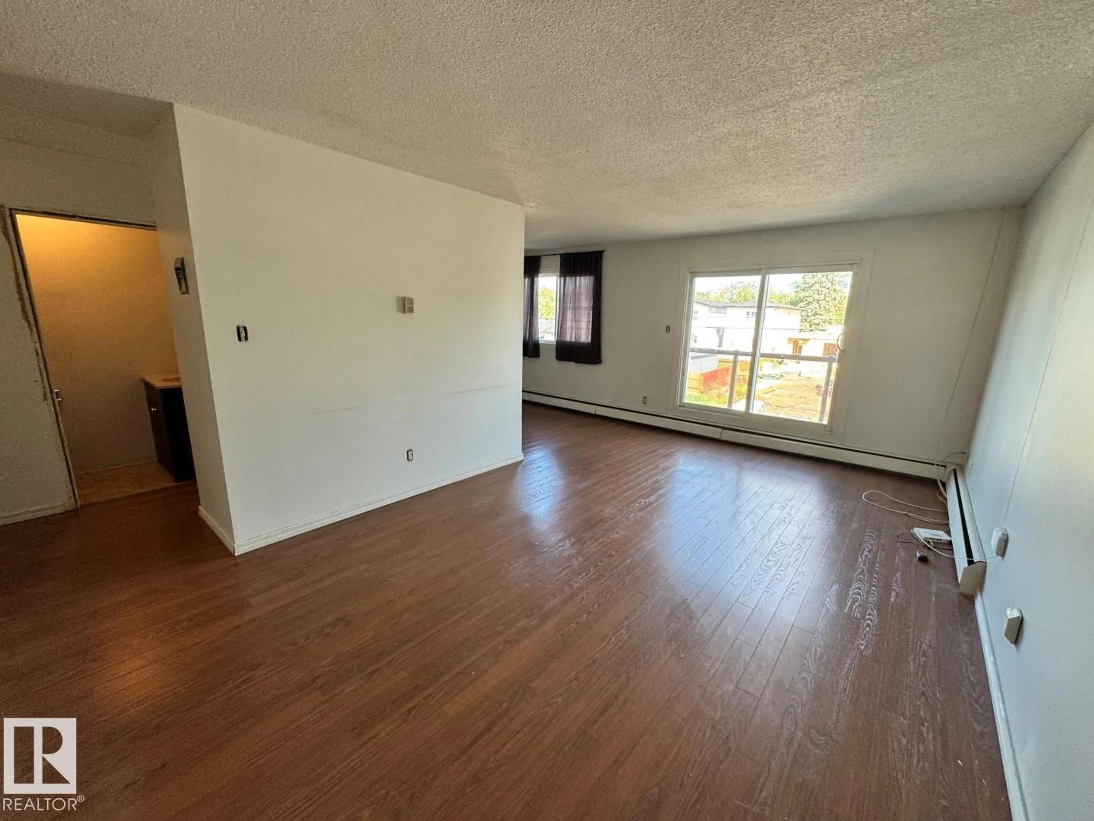 A pic of a room for 205 - 11429 124 ST, Edmonton Alberta T5M0K4