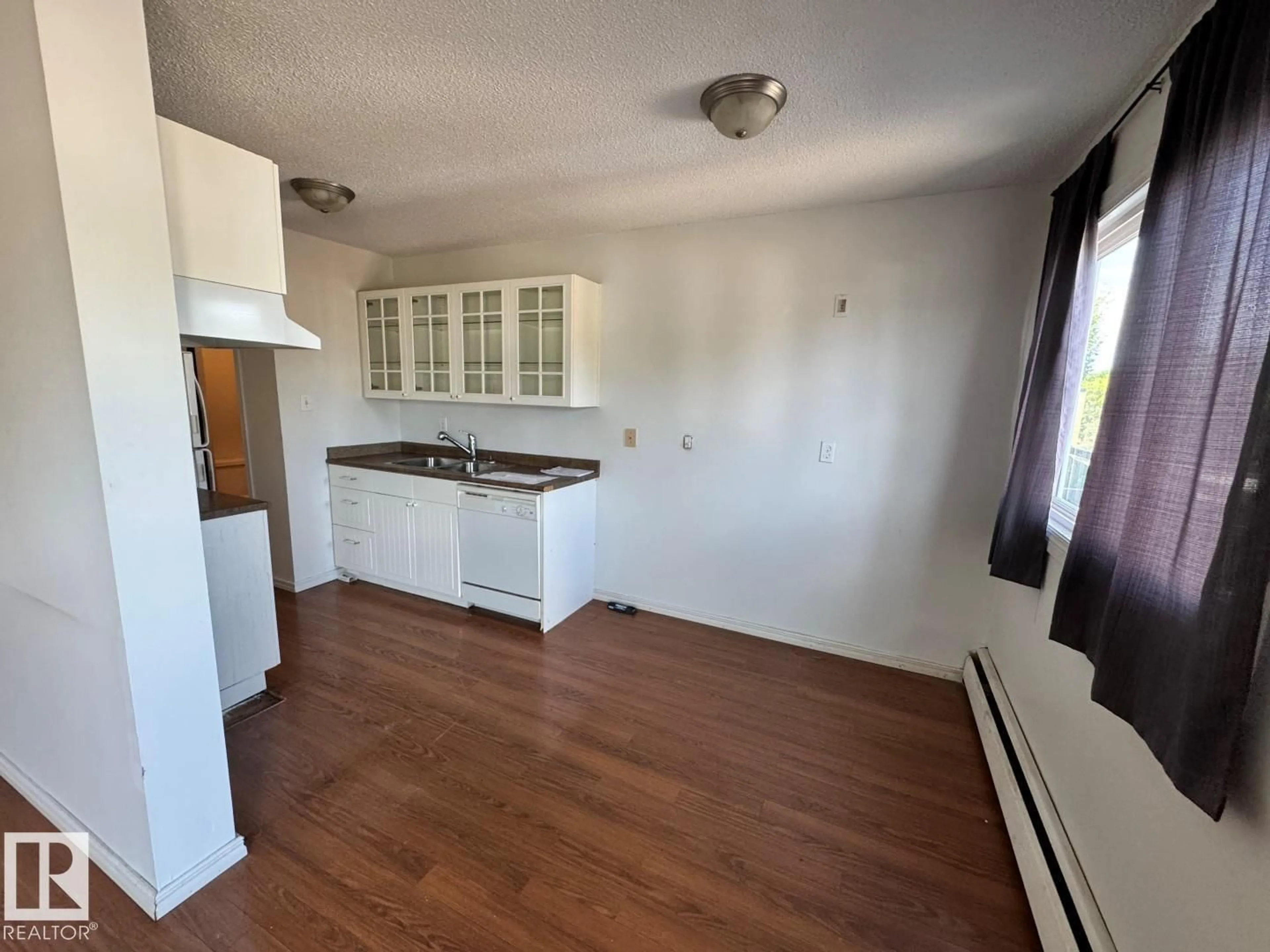 A pic of a room for 205 - 11429 124 ST, Edmonton Alberta T5M0K4