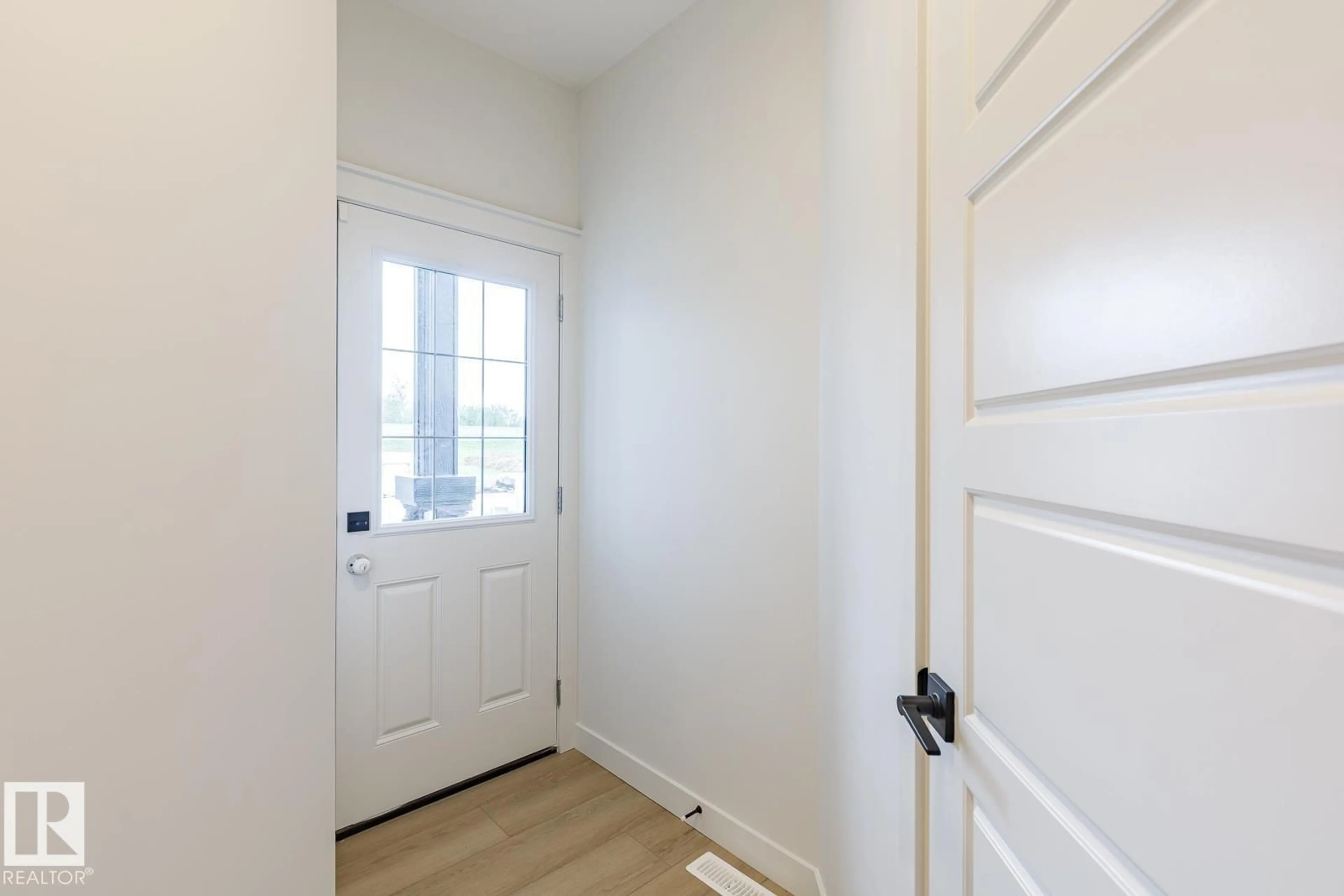 Indoor entryway for 82 SILVERSTONE DR, Stony Plain Alberta T7Z0E8