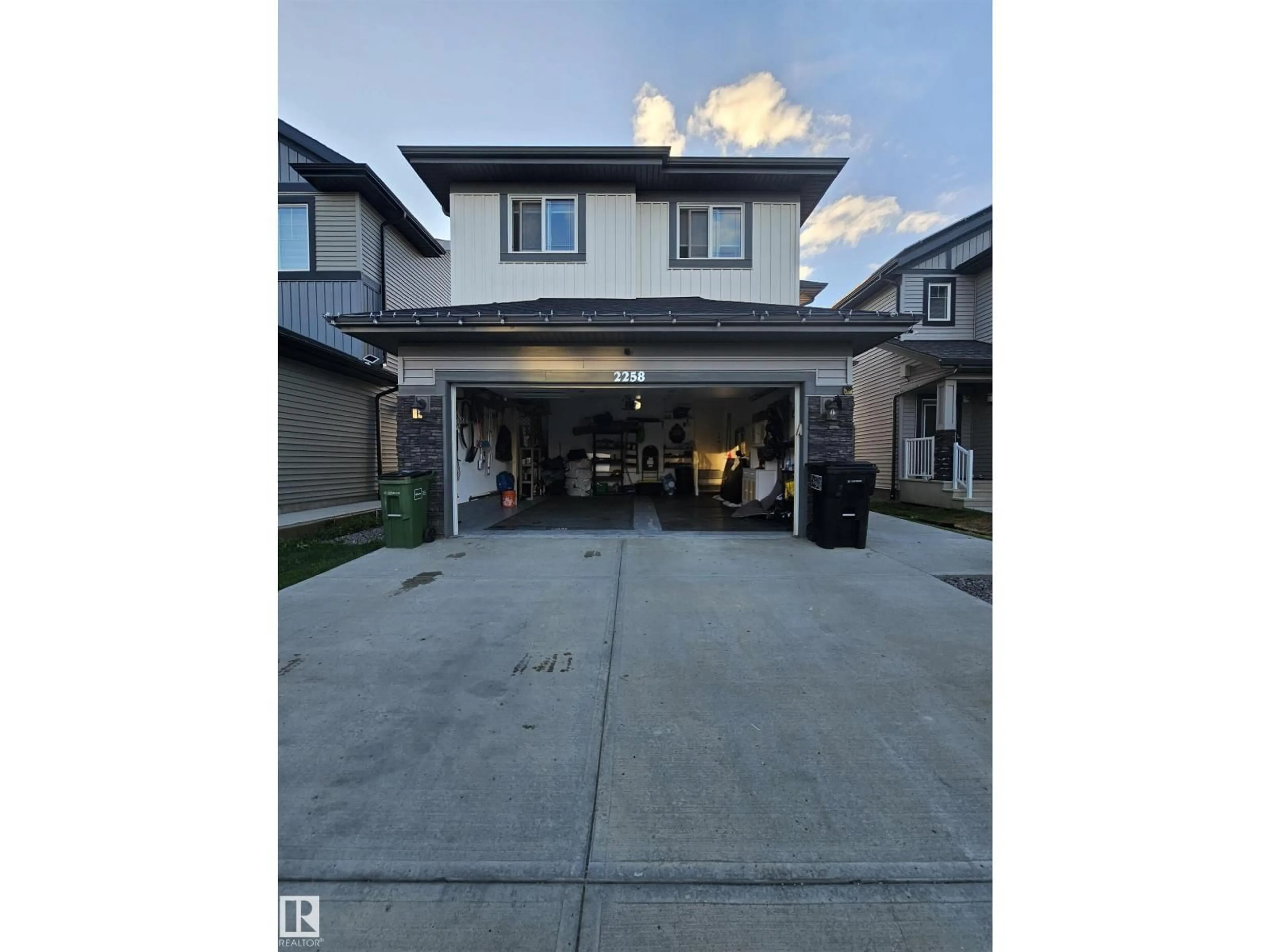 Indoor garage for SW - 2258 57 ST, Edmonton Alberta T6X2P3