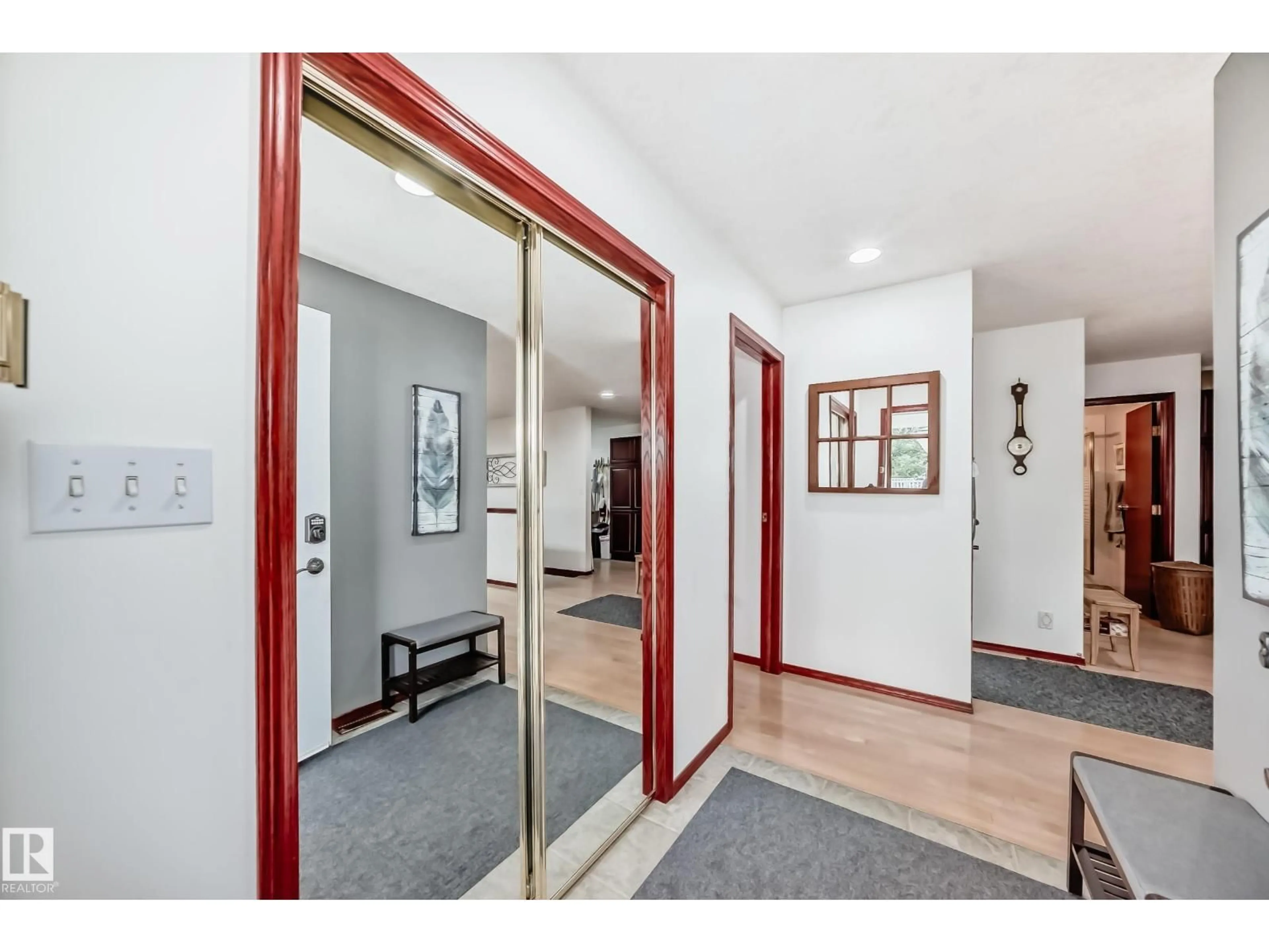 Indoor entryway for 122 - 4610 50 AV, Stony Plain Alberta T7Z1P4