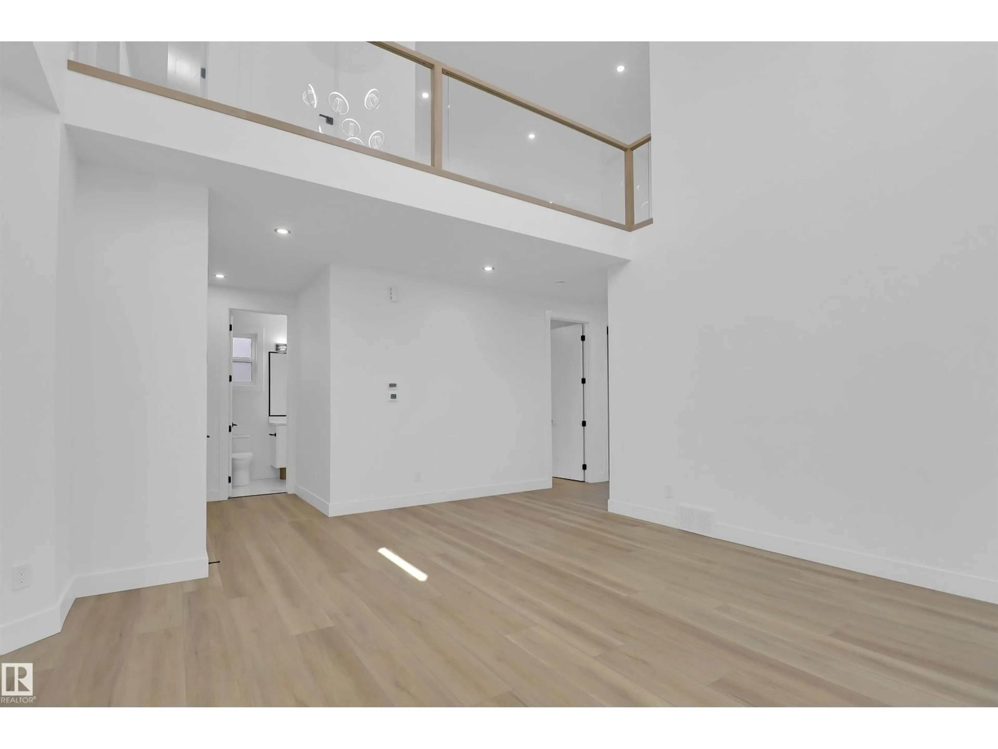 Indoor foyer for NW - 15043 15 ST, Edmonton Alberta T5Y3T4