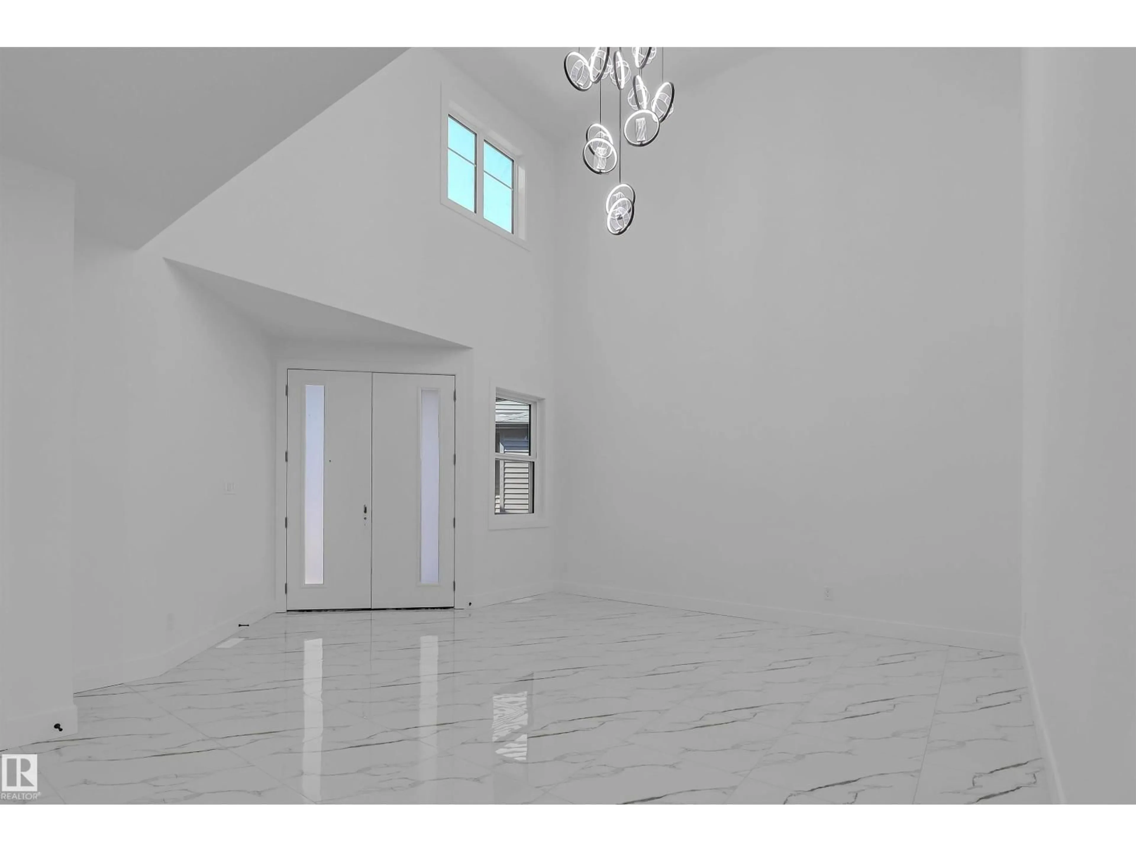 Indoor foyer for NW - 1504 151 AV, Edmonton Alberta T5Y3T4