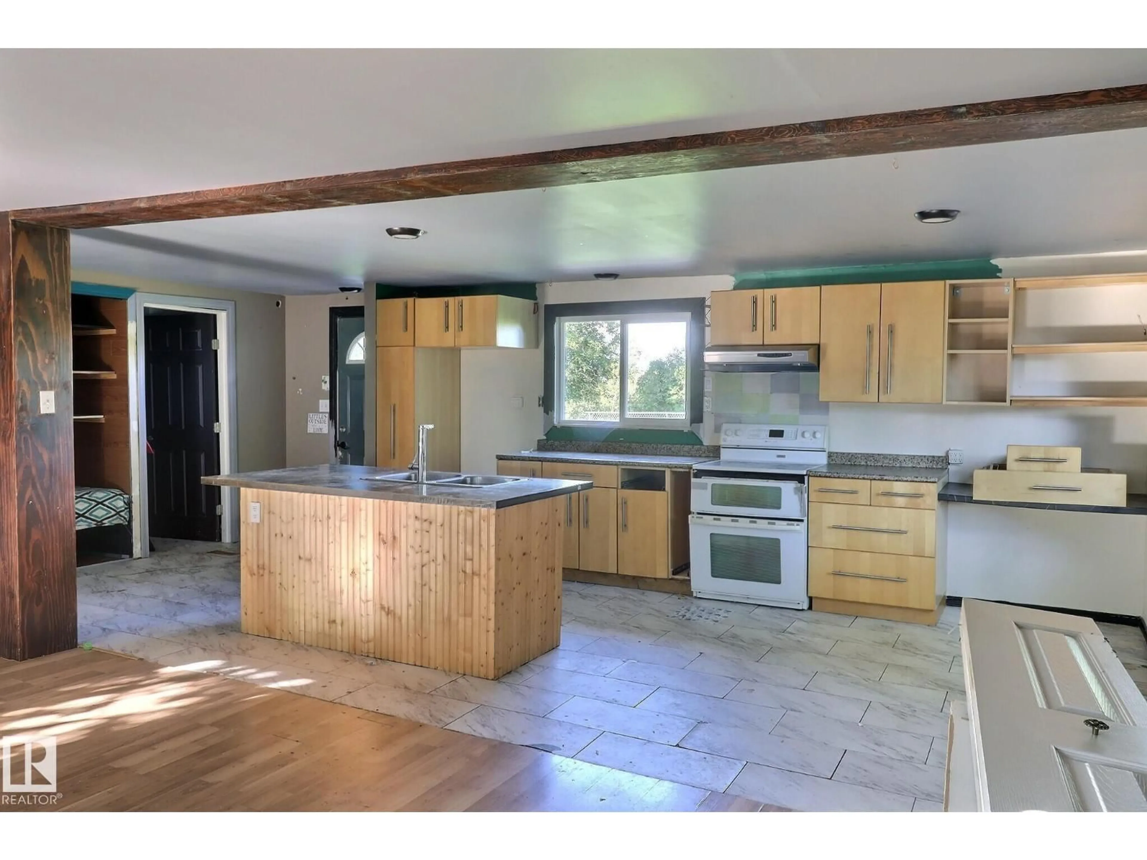 Open concept kitchen, unknown for 537 EVERGREEN PA, Edmonton Alberta T5Y4M2