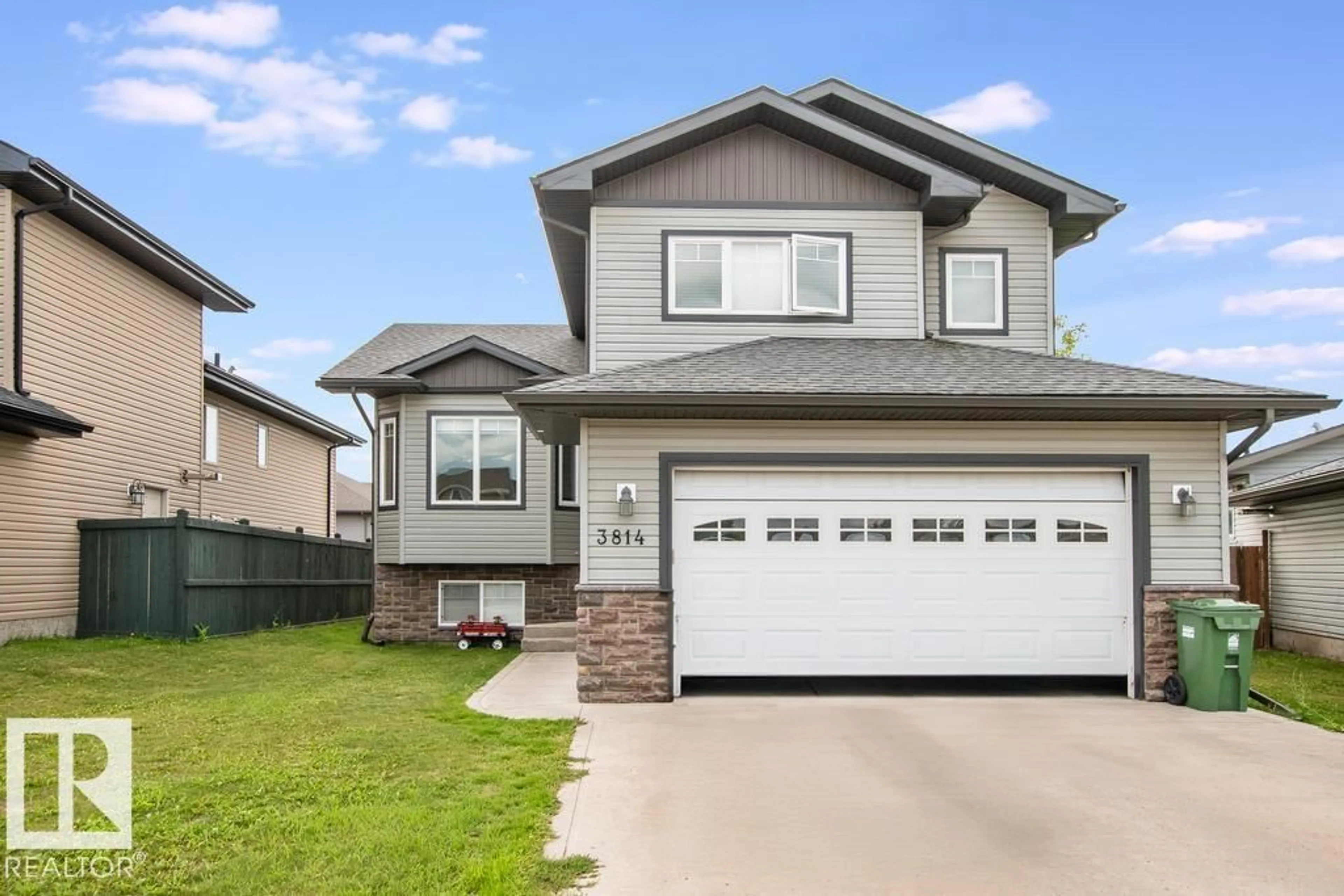 Home with vinyl exterior material, street for 3814 45 AV, Bonnyville Town Alberta T9N0A9