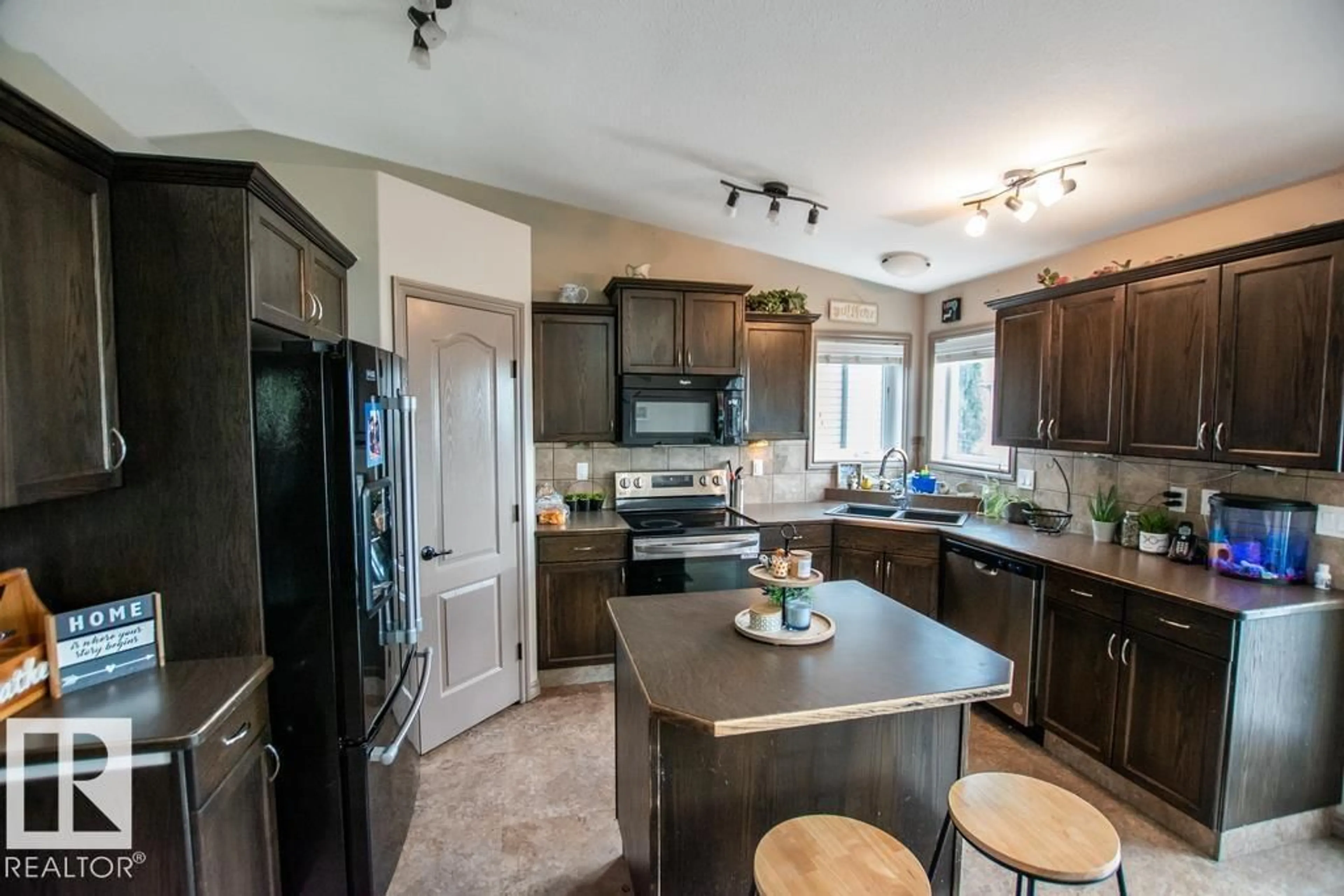Open concept kitchen, ceramic/tile floor for 3814 45 AV, Bonnyville Town Alberta T9N0A9