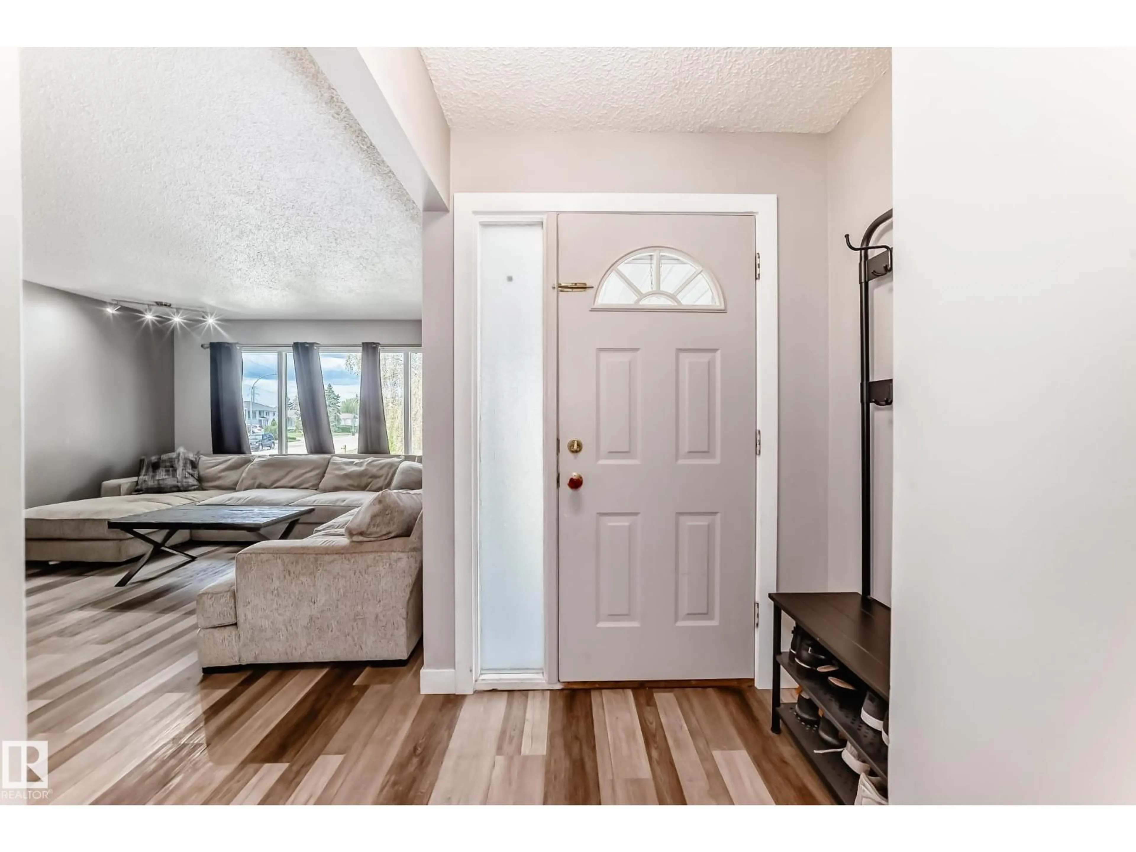 Indoor entryway for 8803 16 AV, Edmonton Alberta T6K2A4
