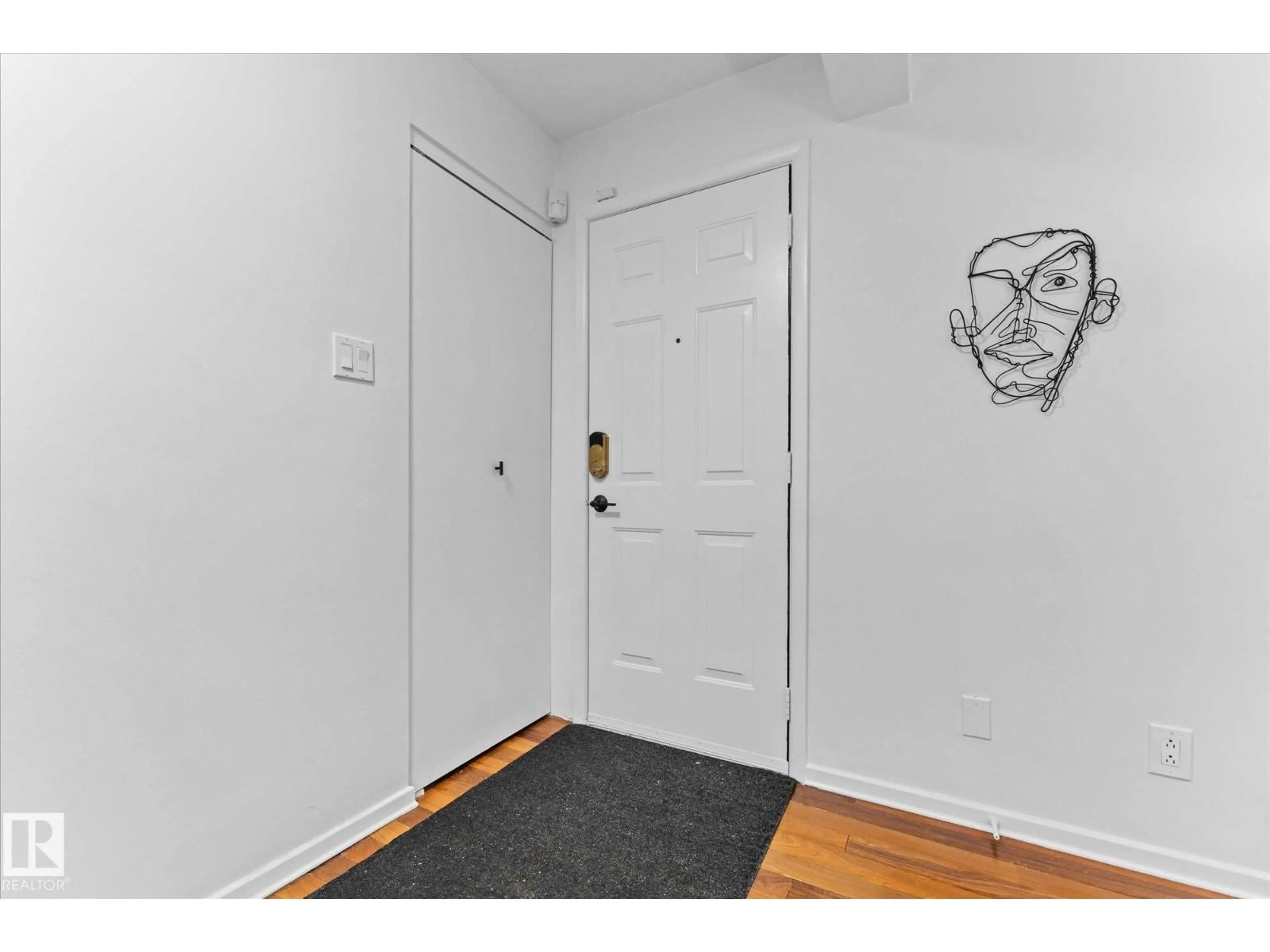 Indoor entryway for 10112 81 ST, Edmonton Alberta T6A3K5