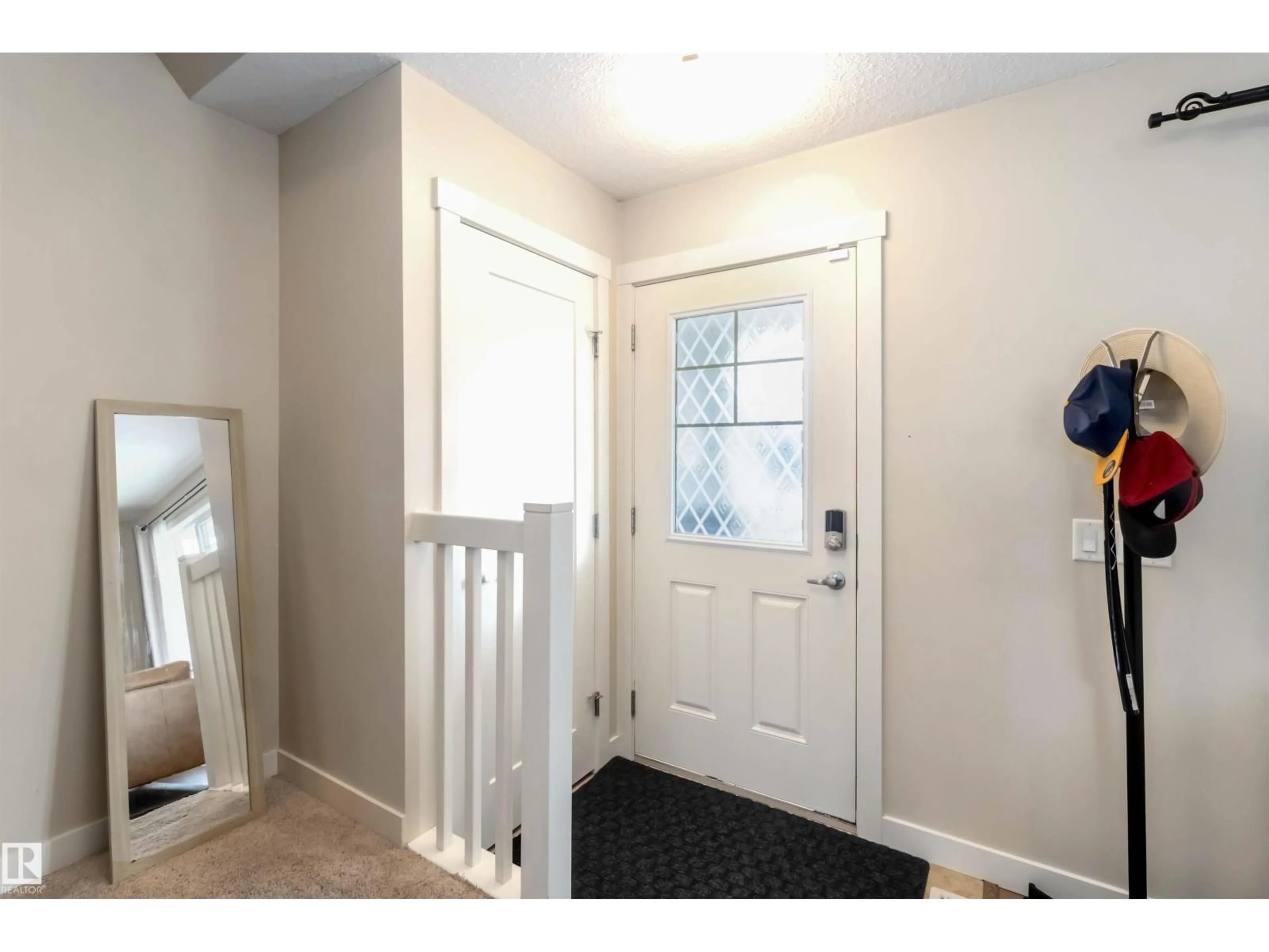 Indoor entryway for 2626 BLUE JAY CLOSE, Edmonton Alberta T5S0J7
