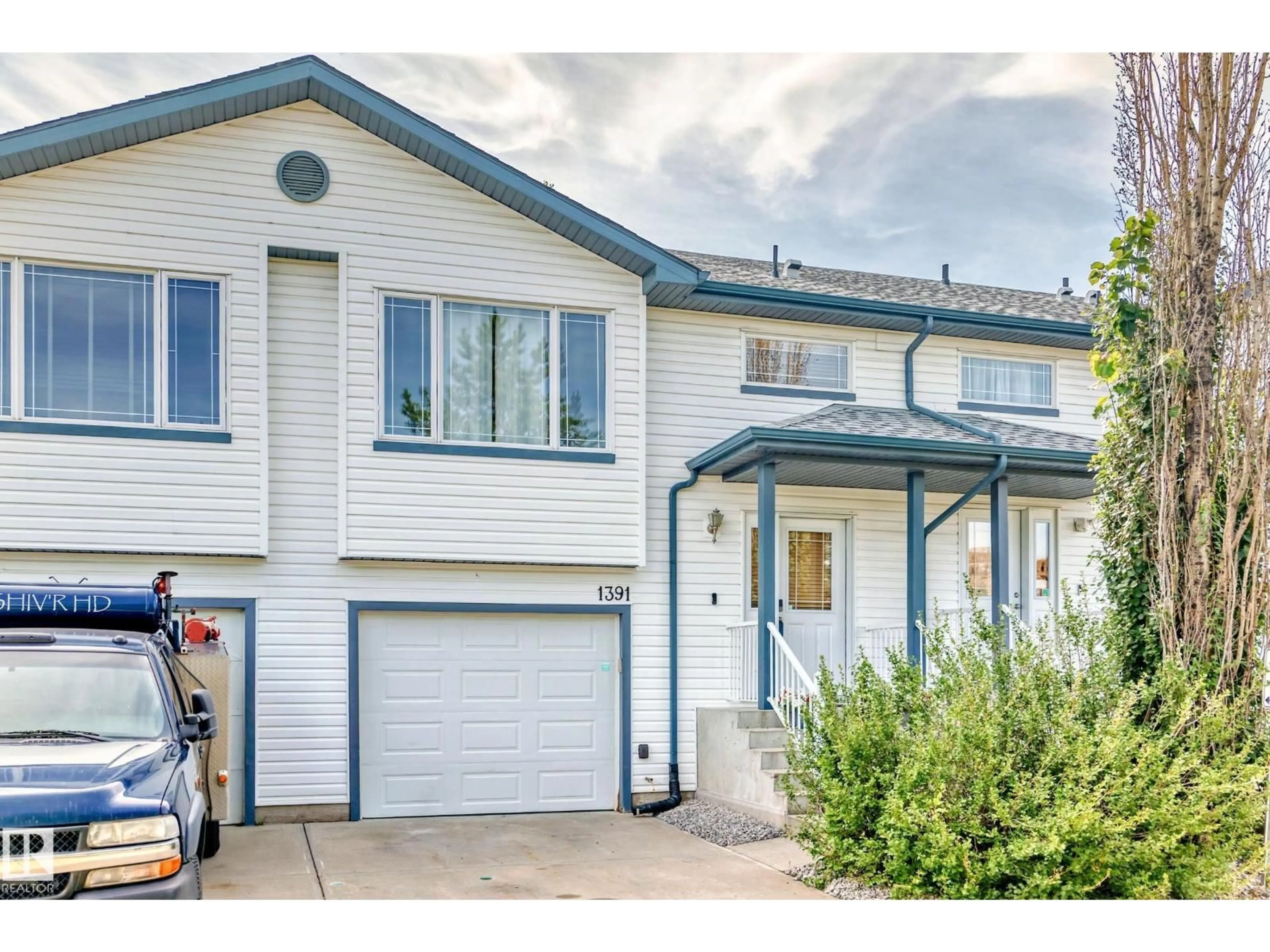 Home with vinyl exterior material, street for 1391 HERMITAGE RD, Edmonton Alberta T5A4S1