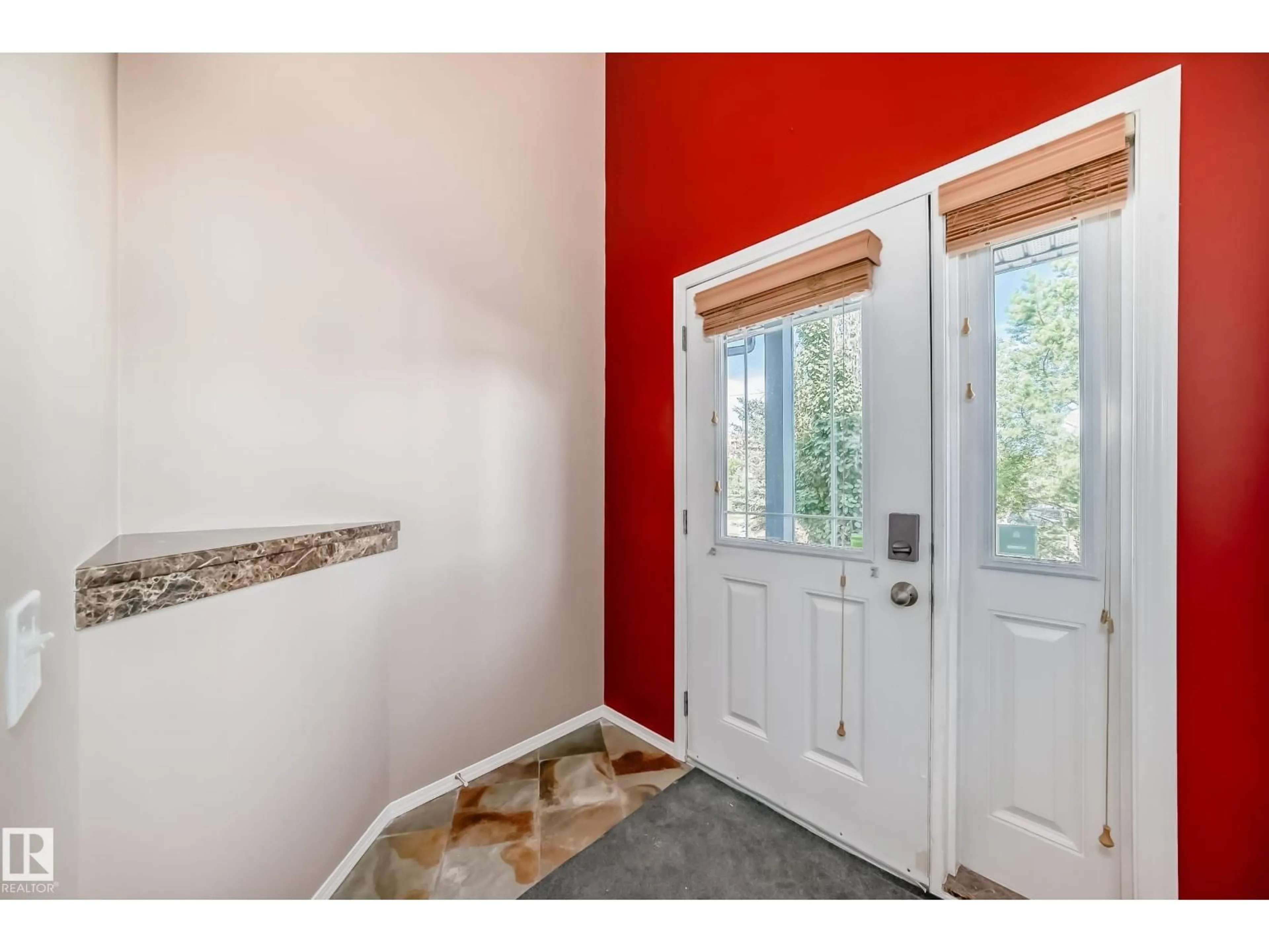 Indoor entryway for 1391 HERMITAGE RD, Edmonton Alberta T5A4S1