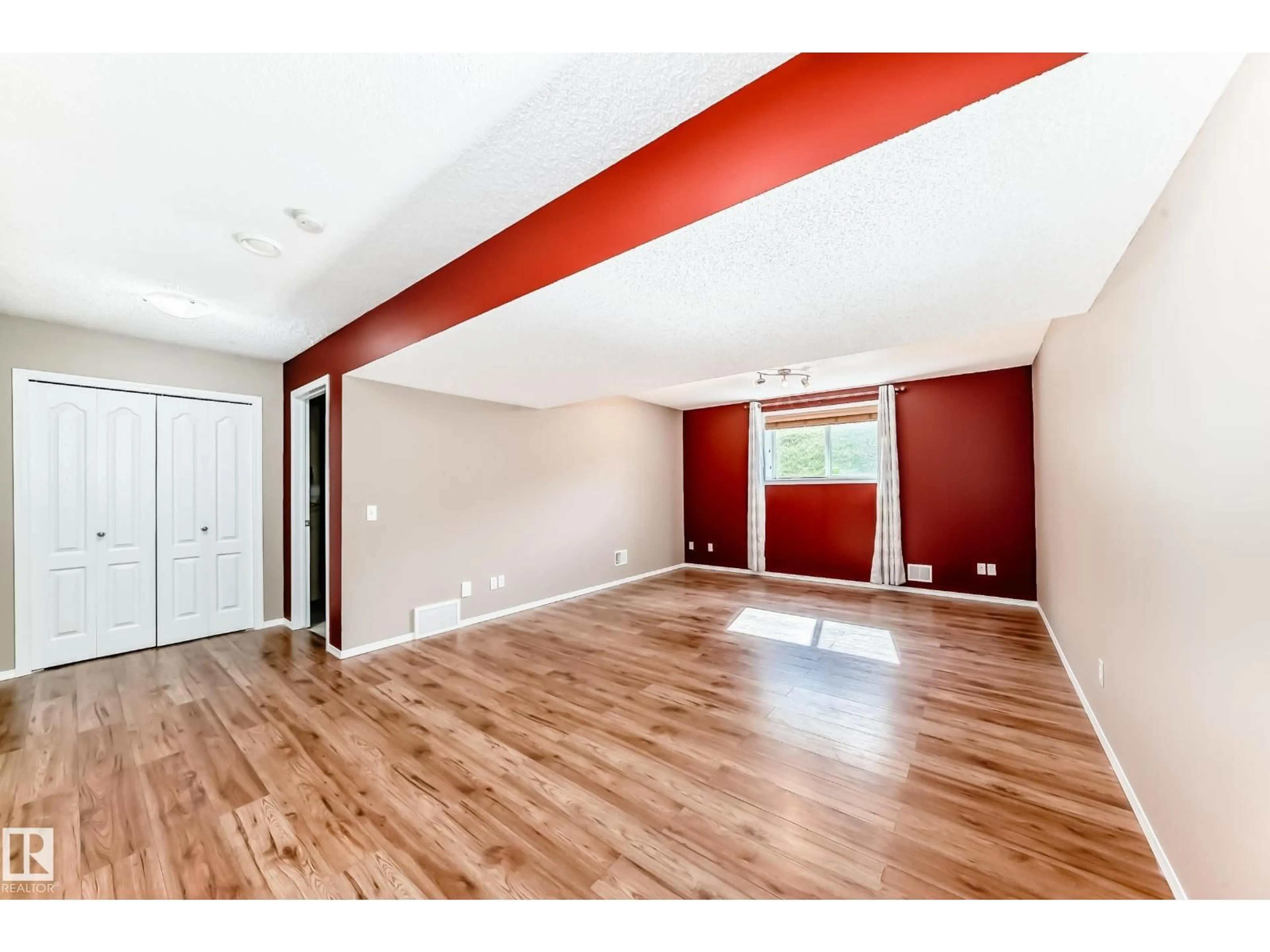 Unknown for 1391 HERMITAGE RD, Edmonton Alberta T5A4S1