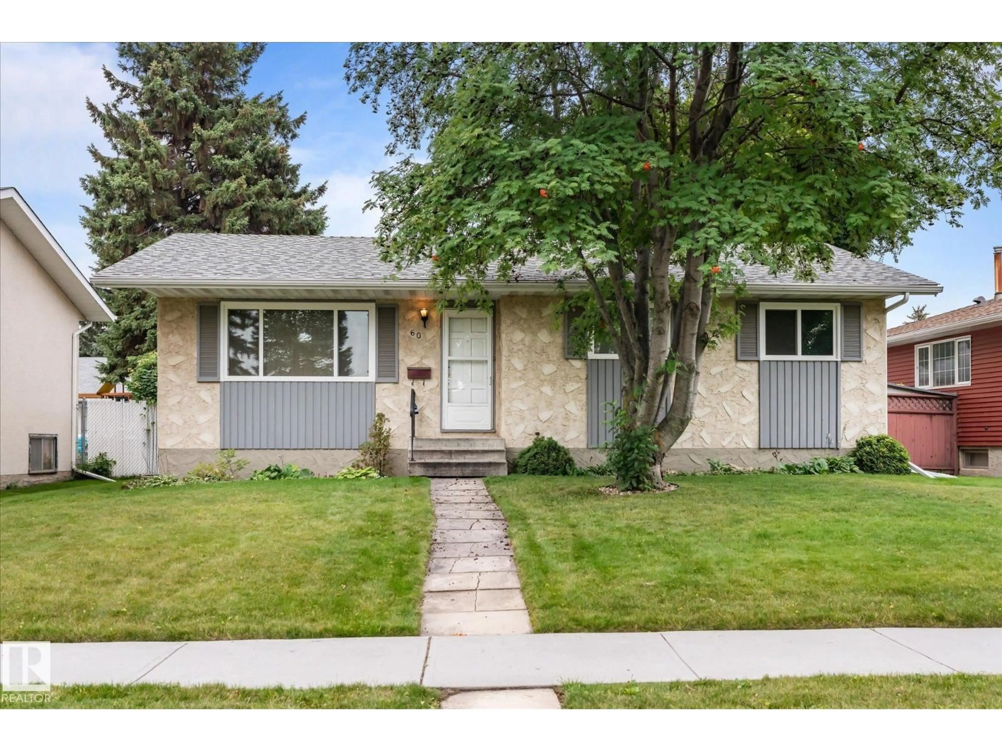 Home with vinyl exterior material, street for 60 WOODHAVEN DR, Spruce Grove Alberta T7X1M8