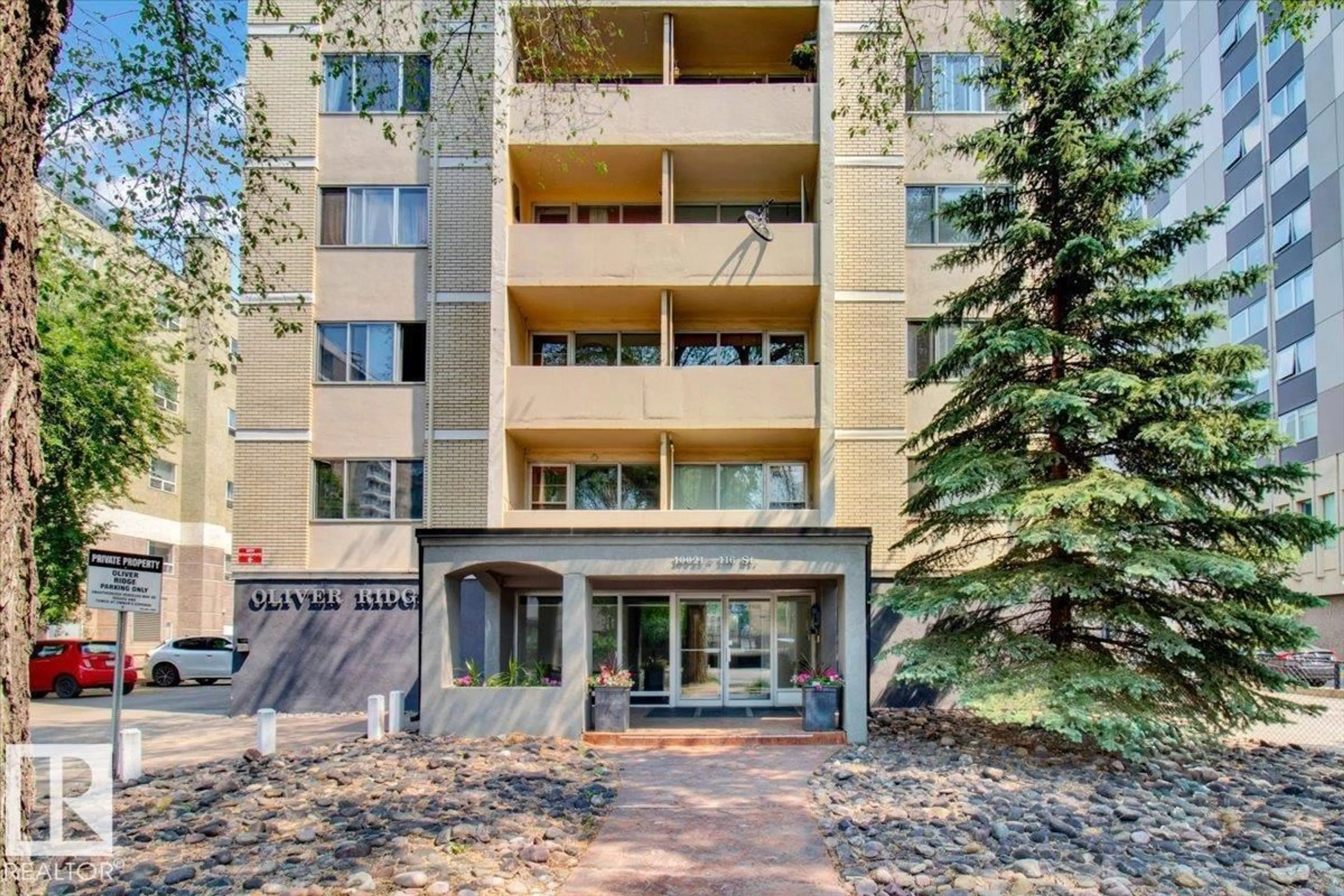 Indoor foyer for 304 - 10021 116 ST, Edmonton Alberta T5K1V5