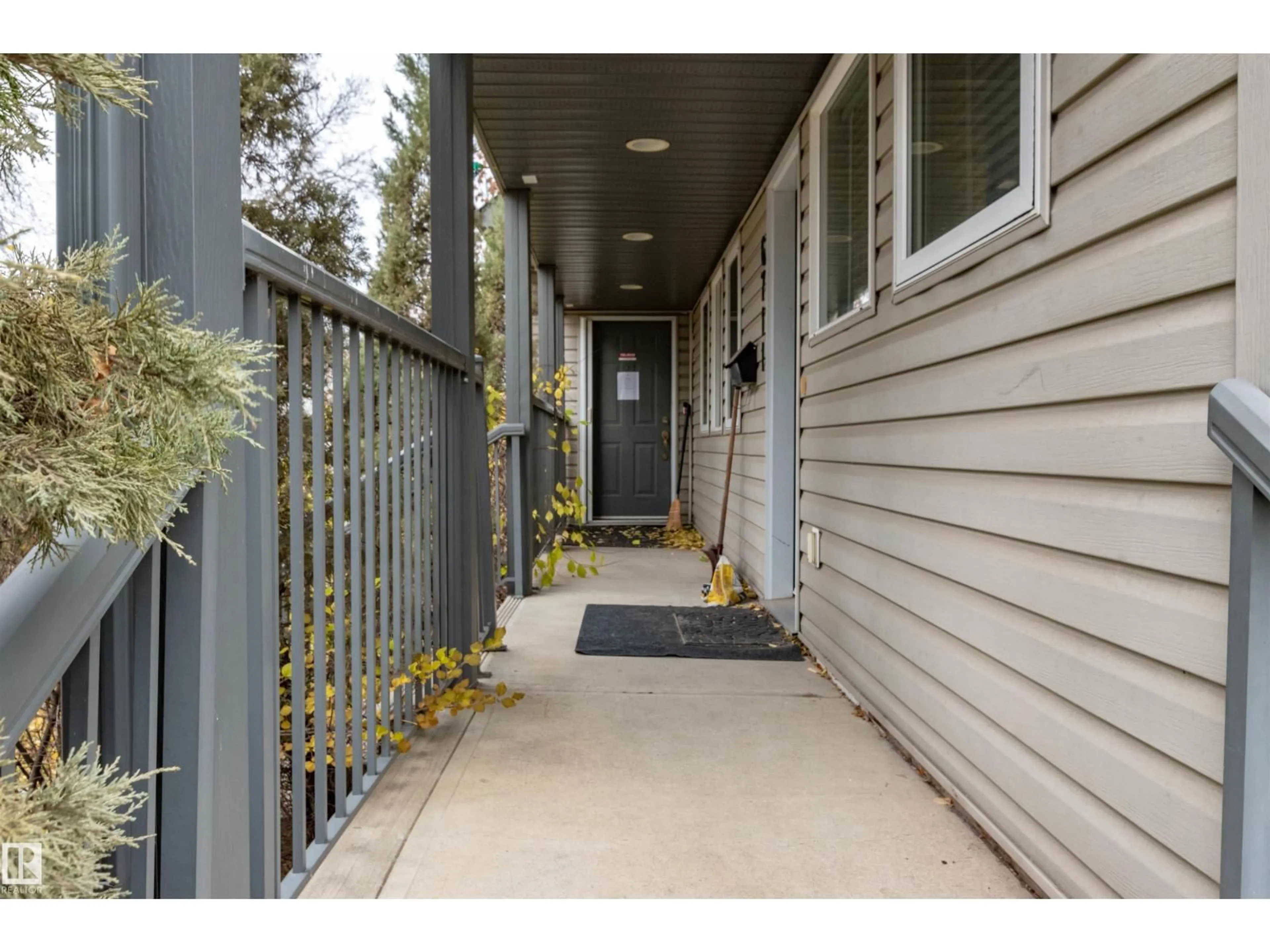 Indoor entryway for 10651 68 AVE AND 6711 107 STREET AV NW, Edmonton Alberta T6H2B3